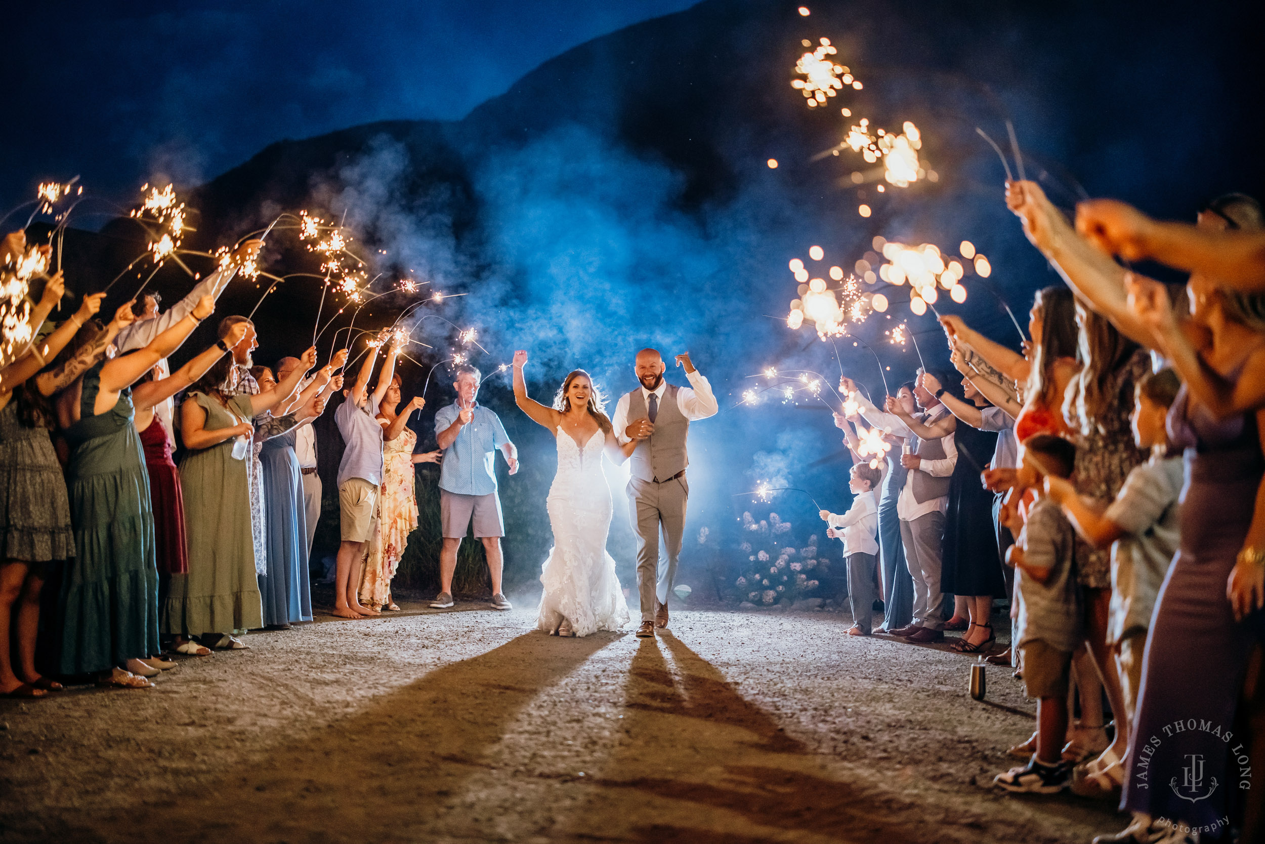 North Fork Farm Snoqualmie wedding by Snoqualmie wedding photographer James Thomas Long Photography