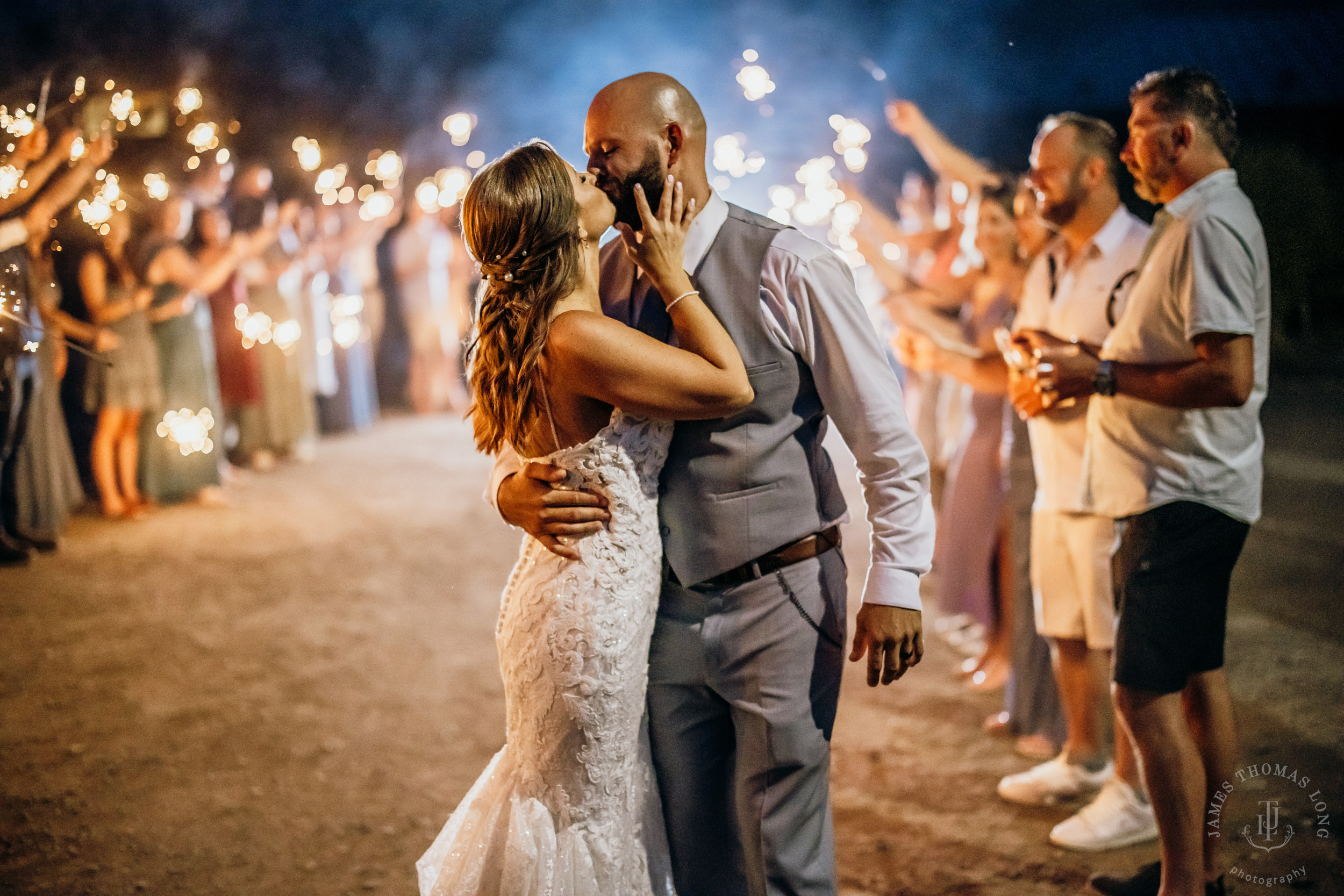 North Fork Farm Snoqualmie wedding by Snoqualmie wedding photographer James Thomas Long Photography