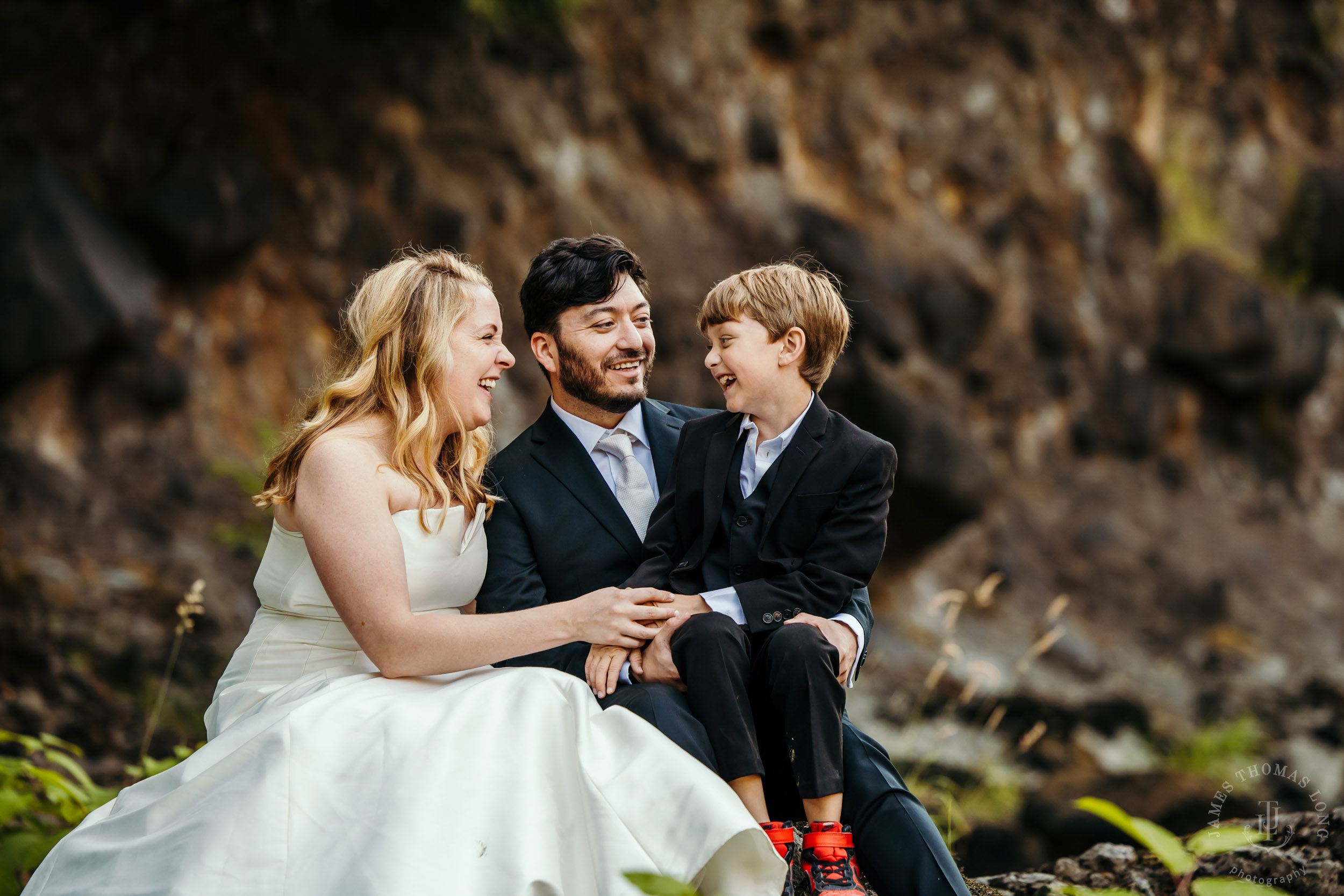 Salish-Lodge-Snoqualmie-Falls-wedding-by-Snoqualmie-wedding-photographer-James-Thomas-Long-Photography