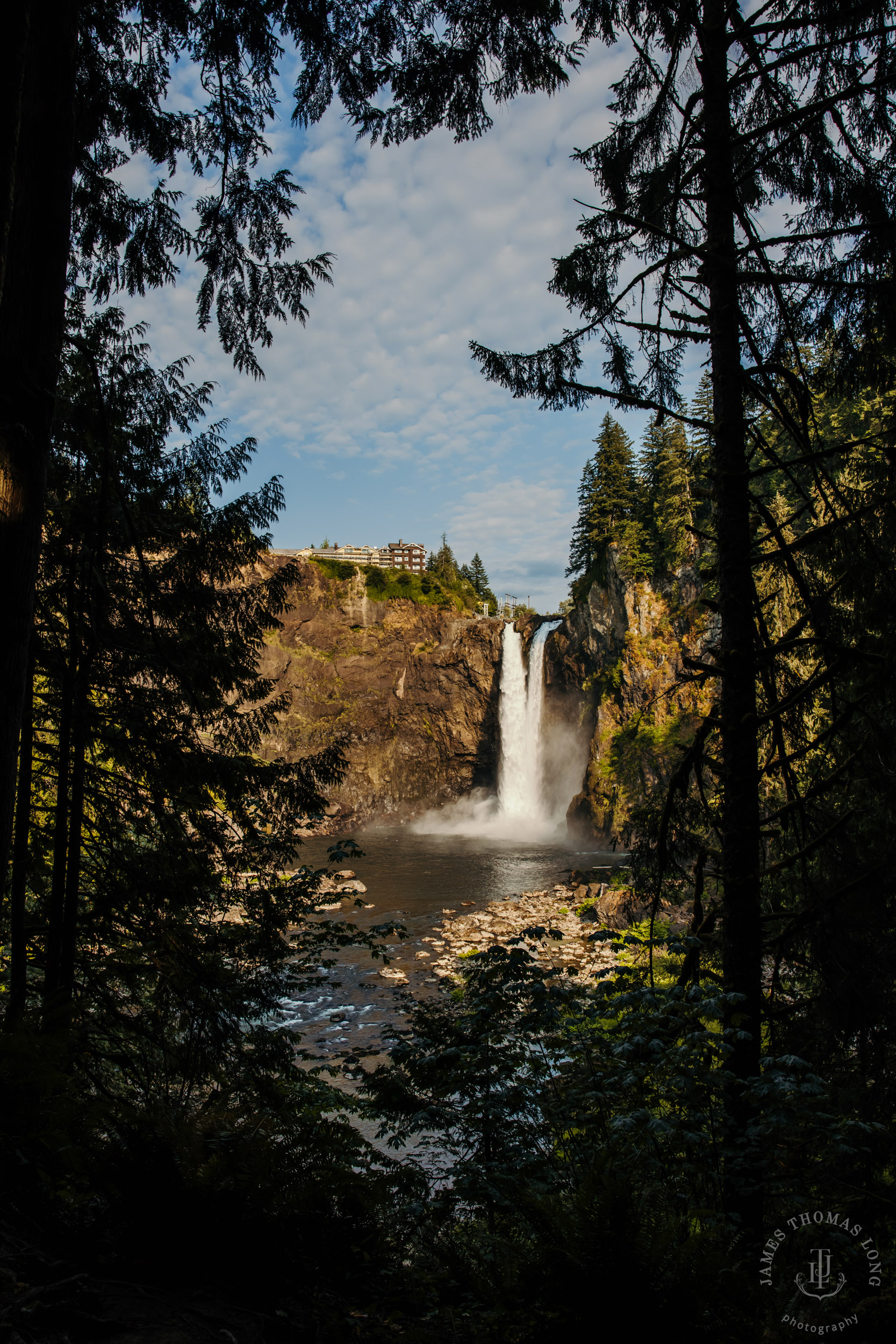 Salish-Lodge-Snoqualmie-Falls-wedding-by-Snoqualmie-wedding-photographer-James-Thomas-Long-Photography