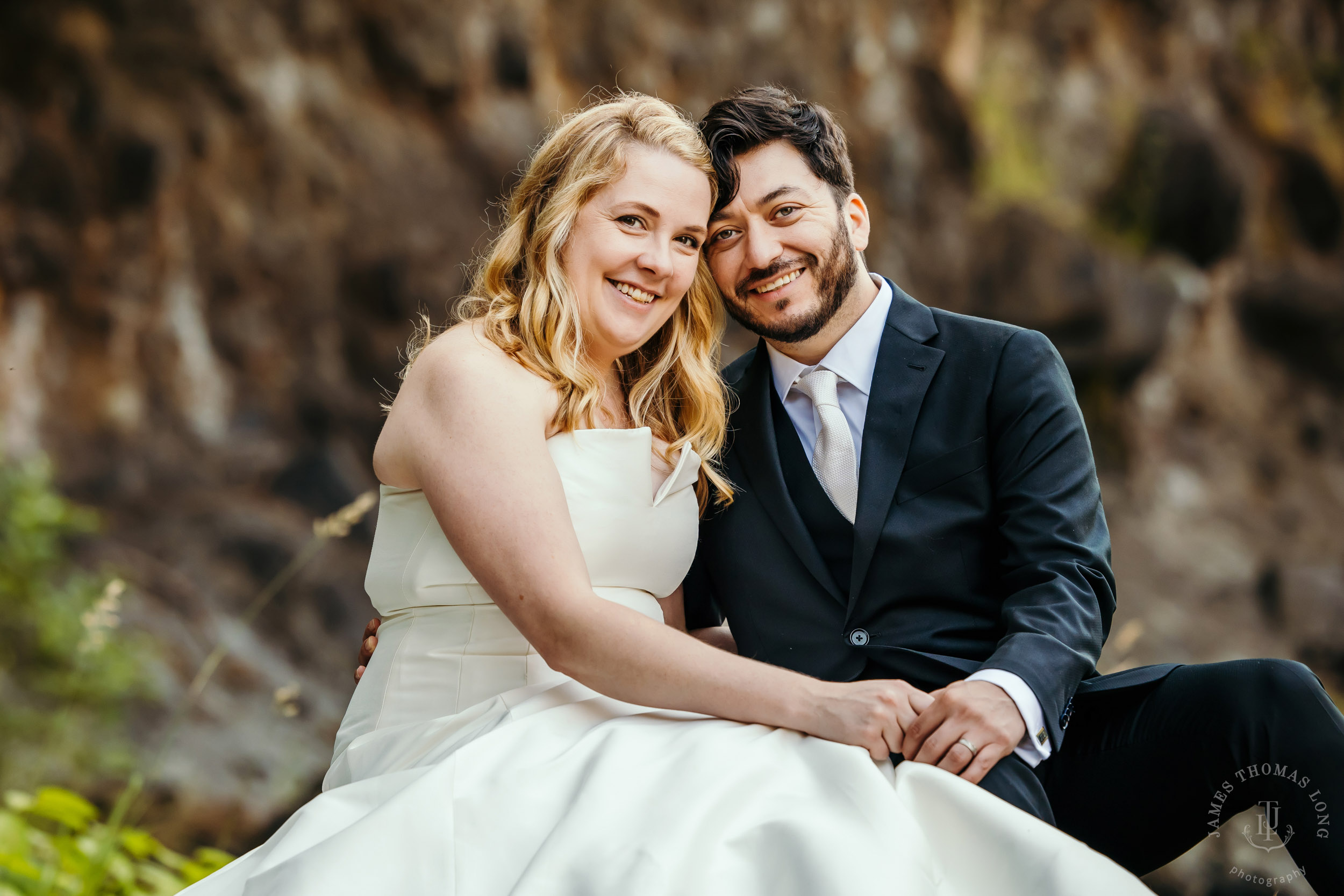 Salish-Lodge-Snoqualmie-Falls-wedding-by-Snoqualmie-wedding-photographer-James-Thomas-Long-Photography