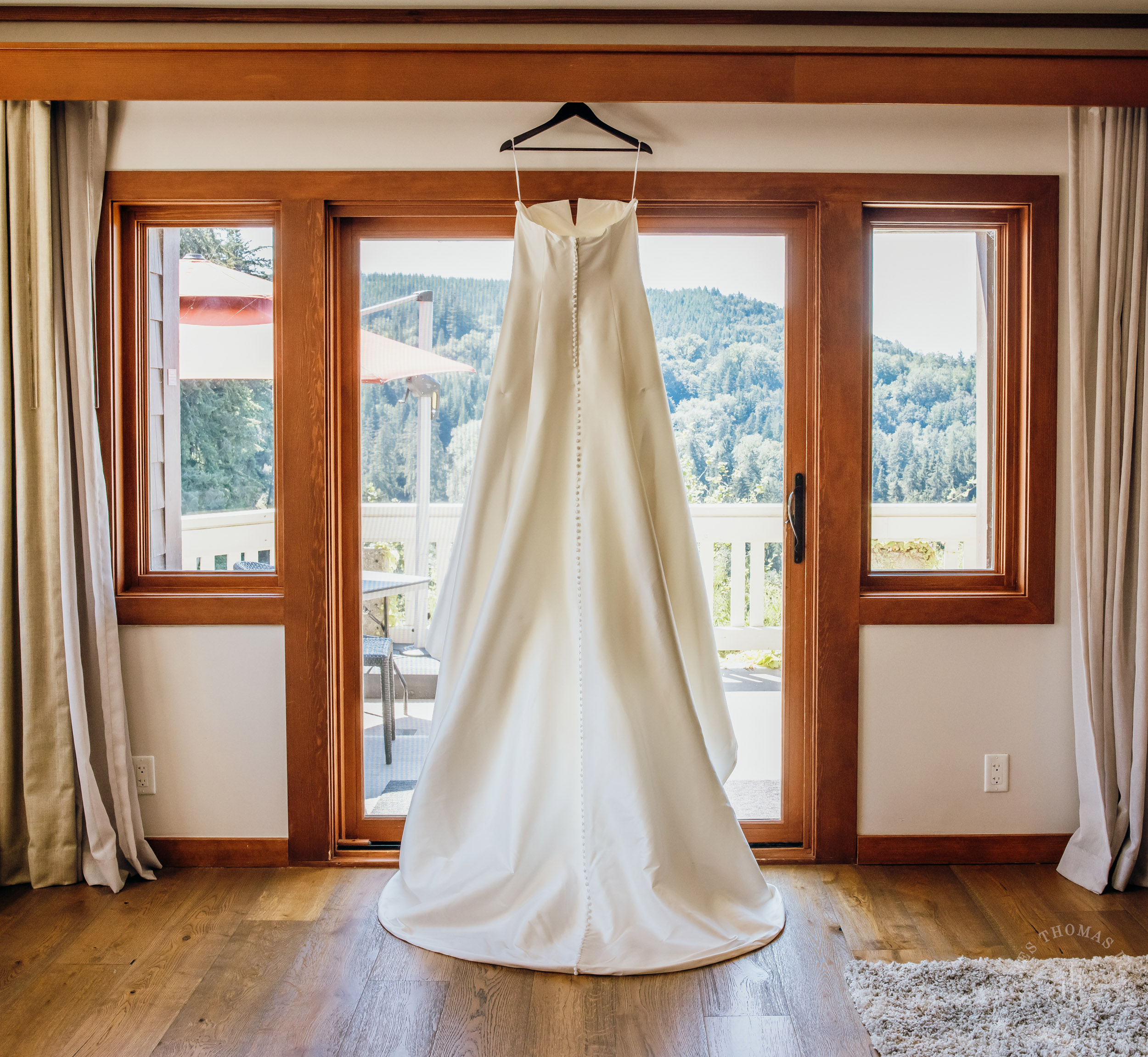 Salish Lodge & Spa Snoqualmie intimate wedding by Snoqualmie wedding photographer James Thomas Long Photography