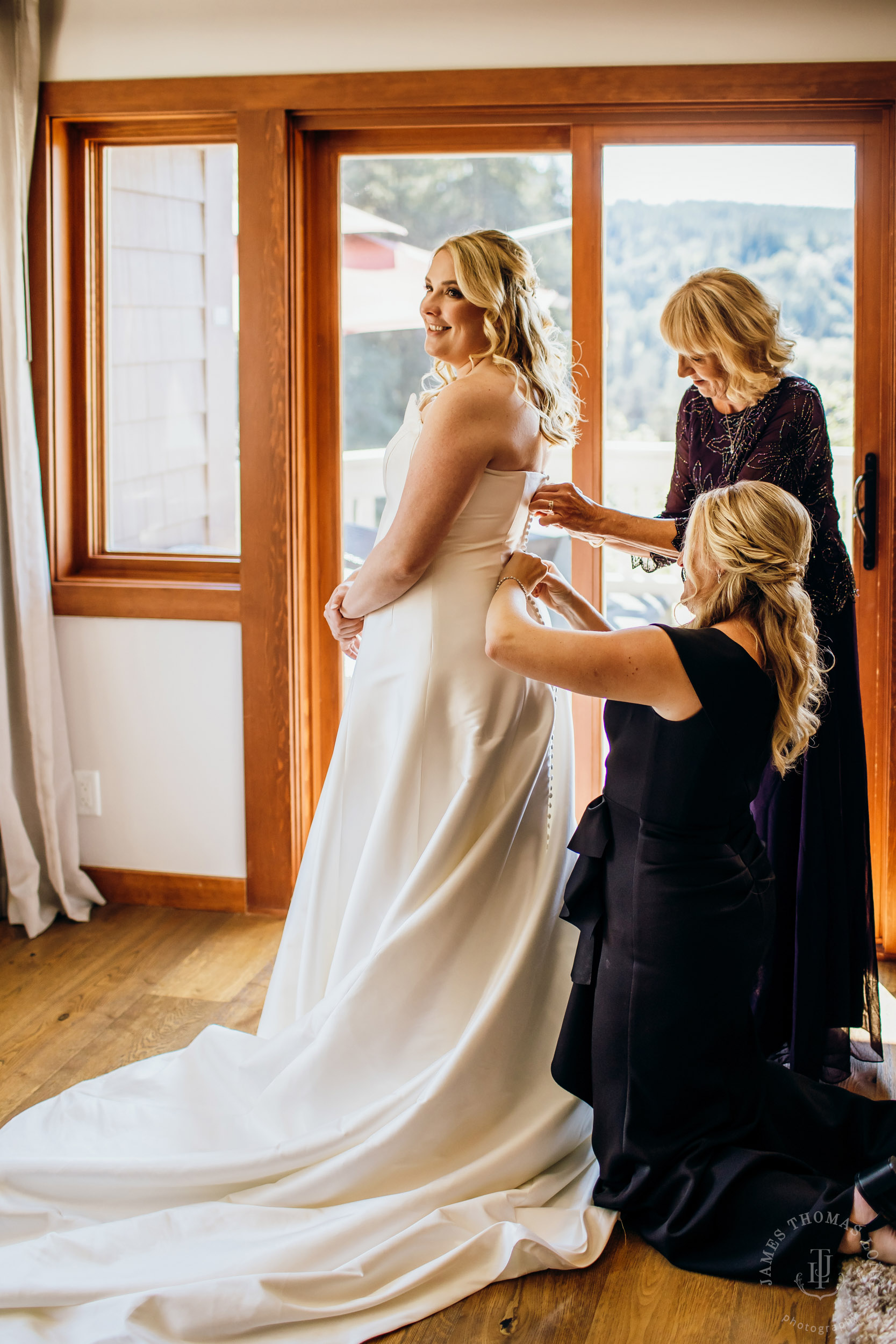 Salish Lodge & Spa Snoqualmie intimate wedding by Snoqualmie wedding photographer James Thomas Long Photography