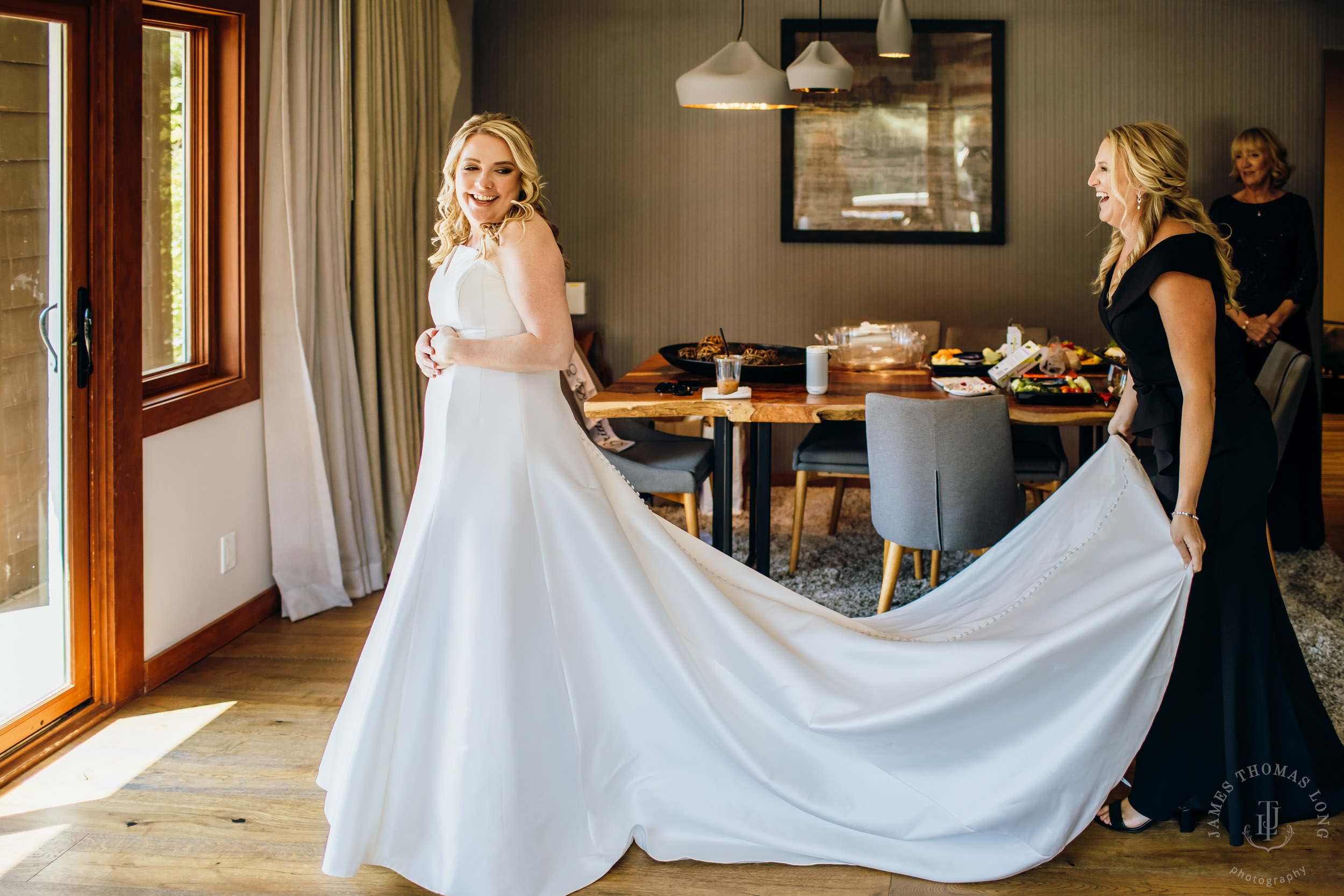 Salish Lodge & Spa Snoqualmie intimate wedding by Snoqualmie wedding photographer James Thomas Long Photography