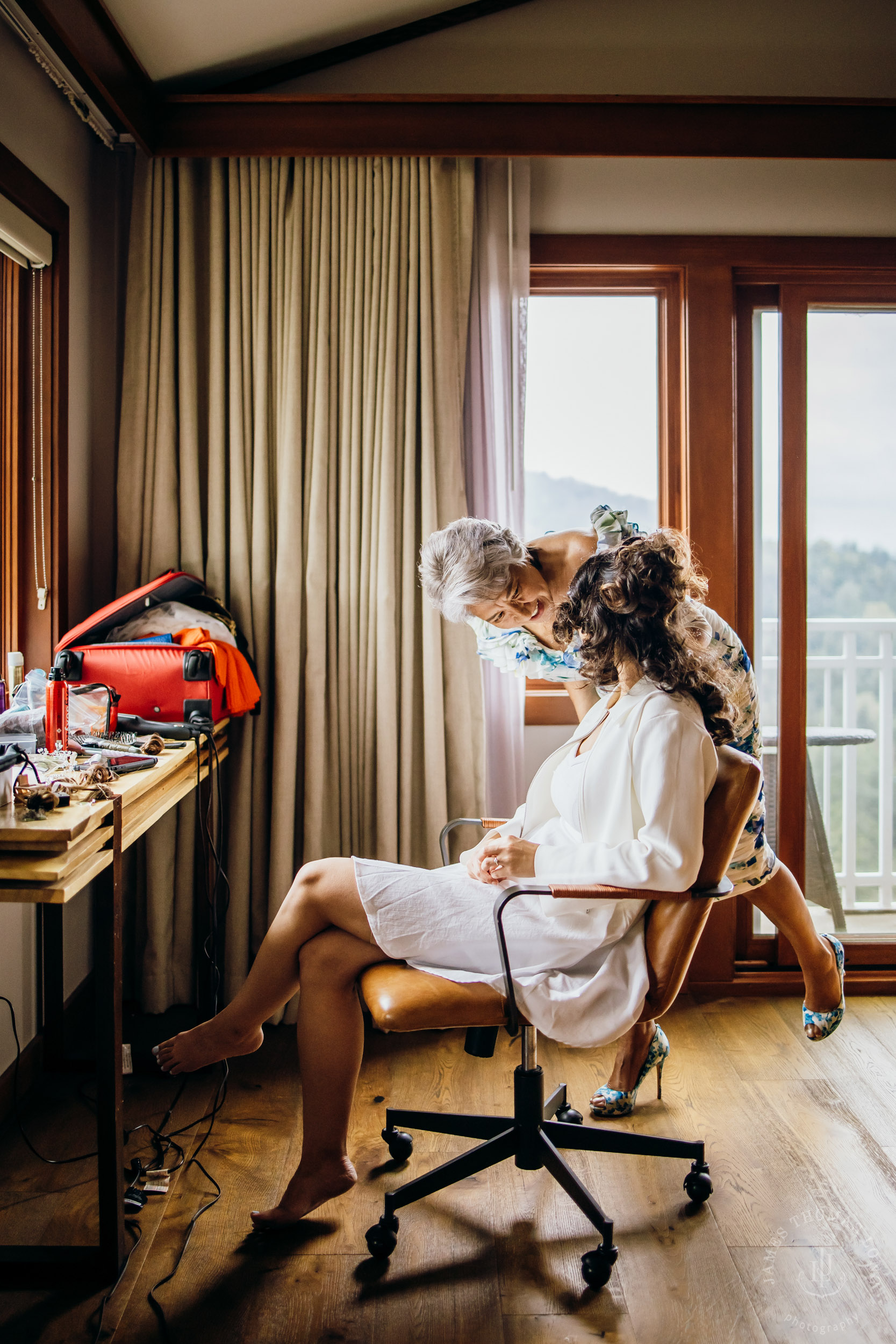 Salish Lodge Snoqualmie Falls wedding by Seattle wedding photographer James Thomas Long Photography