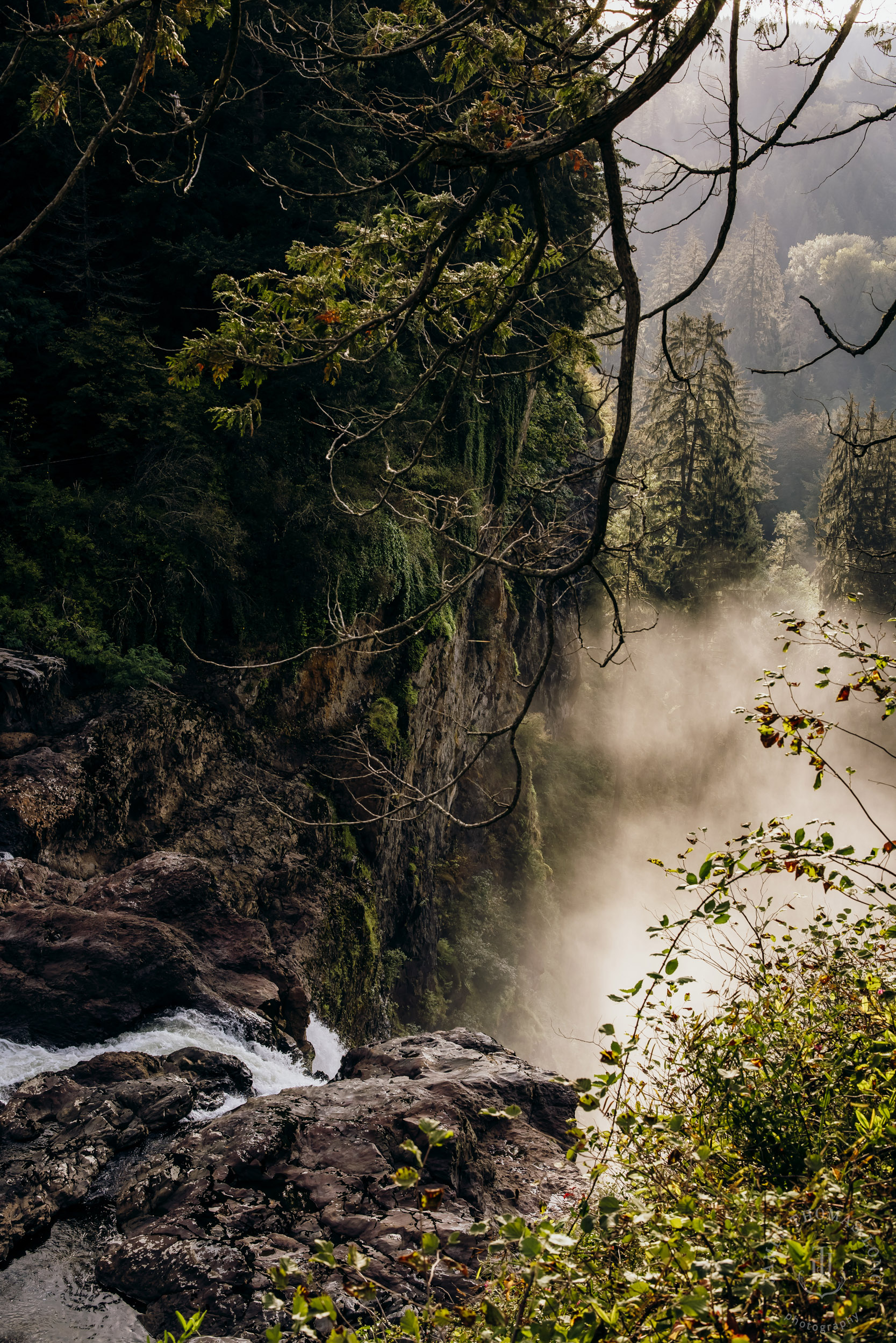 Salish Lodge Snoqualmie Falls wedding by Seattle wedding photographer James Thomas Long Photography