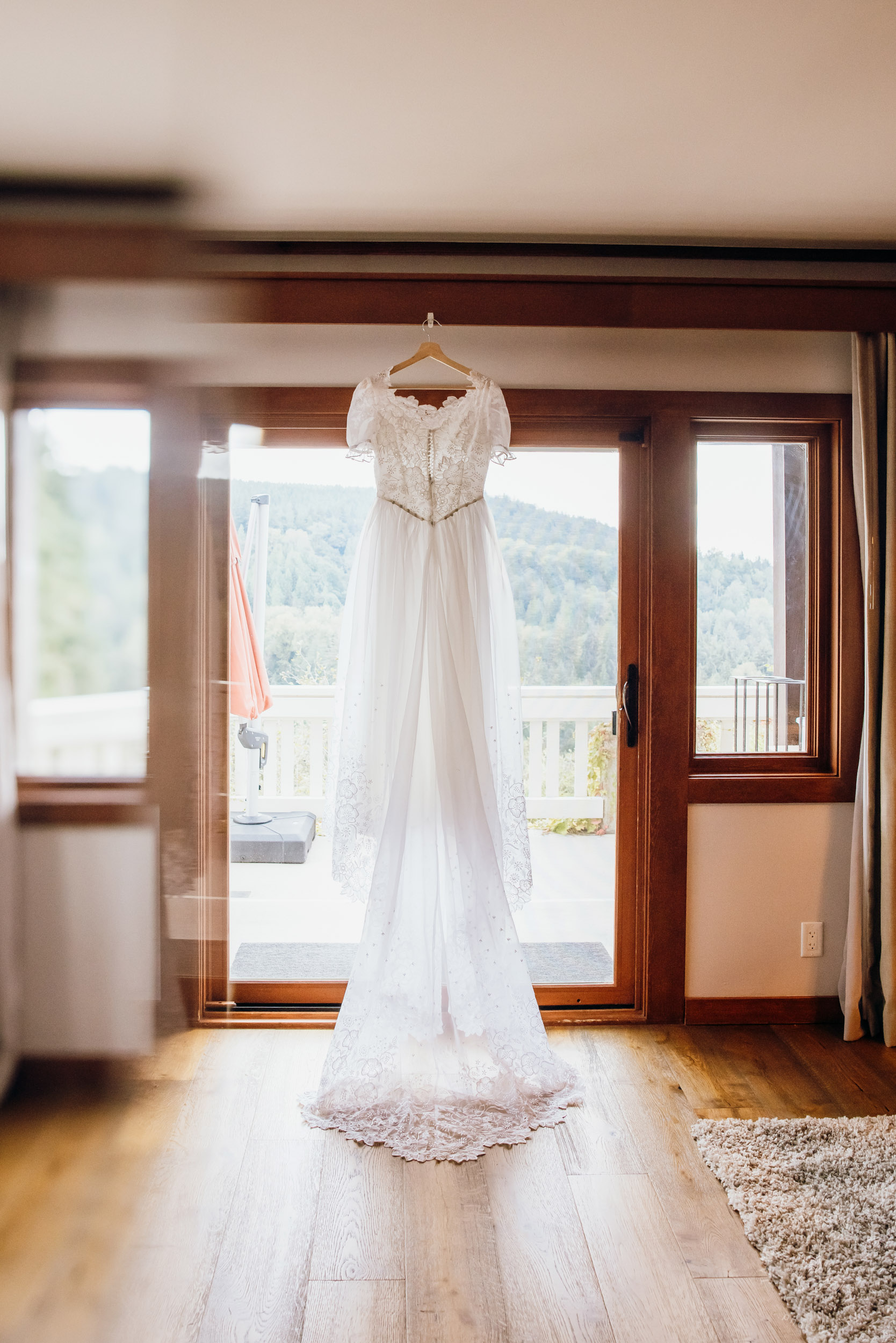 Salish Lodge Snoqualmie Falls wedding by Snoqualmie wedding photographer James Thomas Long Photography