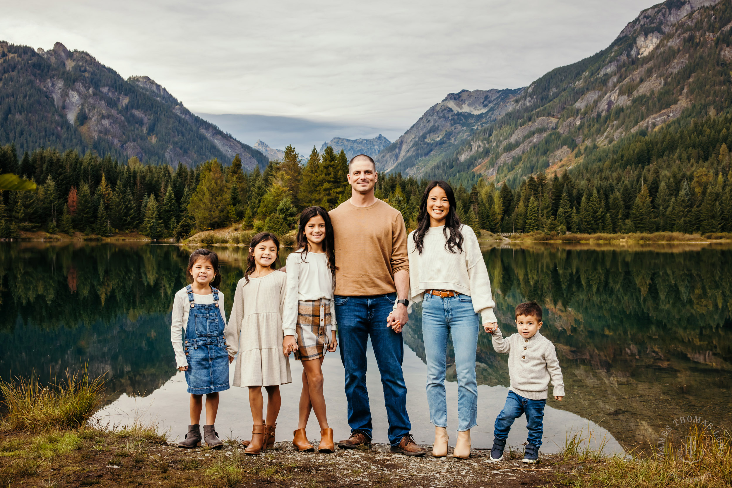 Snoqualmie Pass family session by Snoqualmie family photographer James Thomas Long Photography