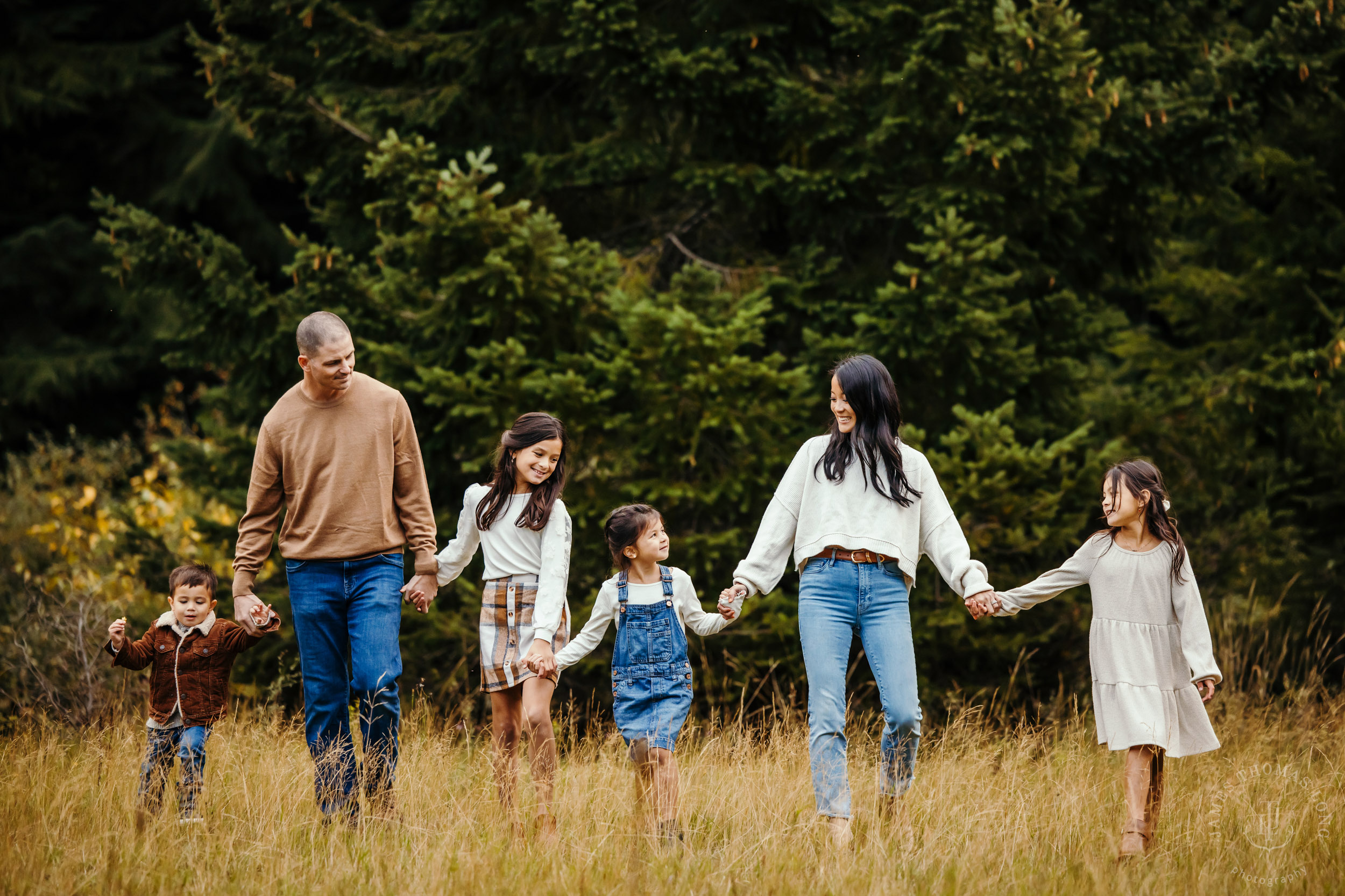 Snoqualmie Pass family session by Snoqualmie family photographer James Thomas Long Photography