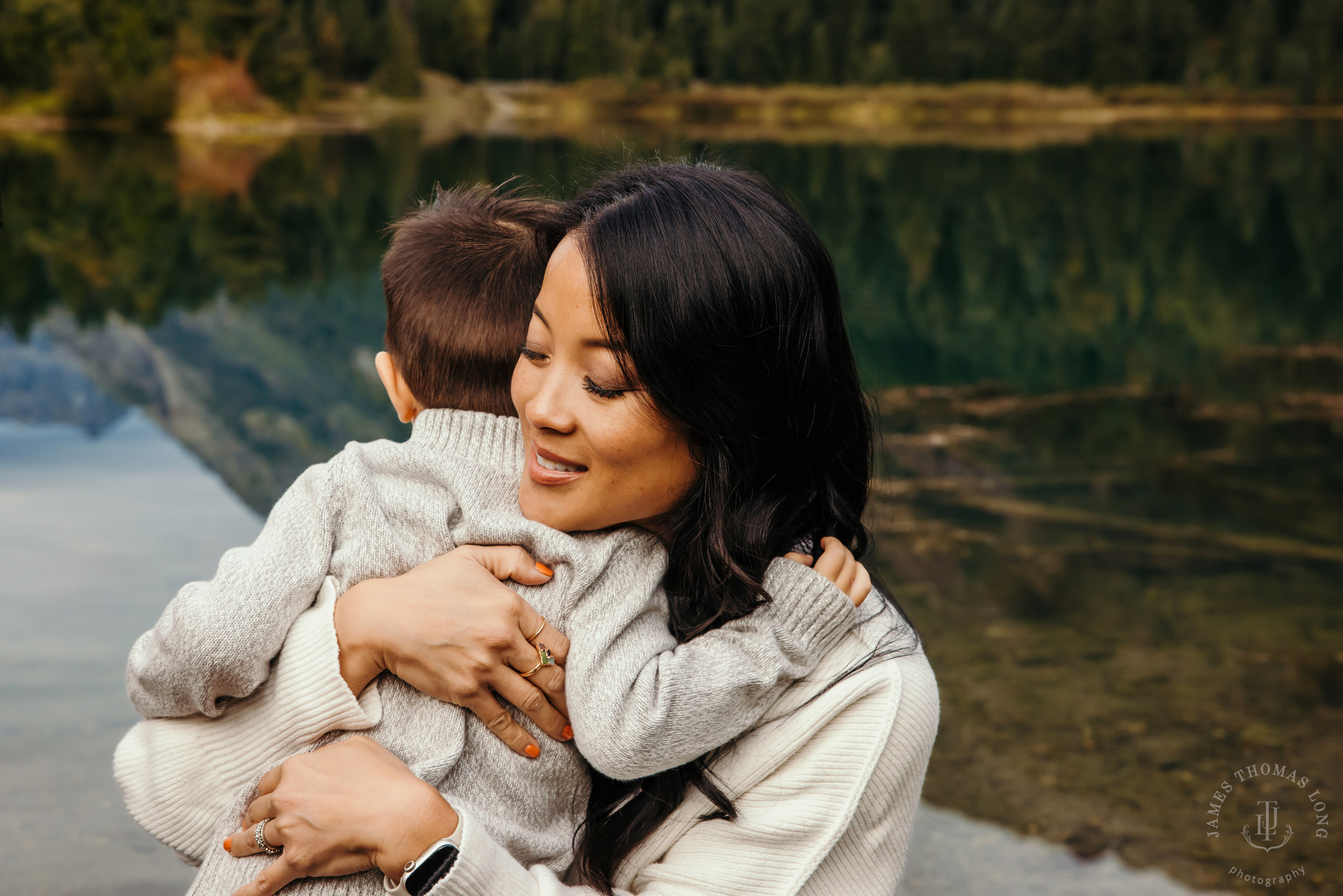 Snoqualmie Pass family session by Snoqualmie family photographer James Thomas Long Photography