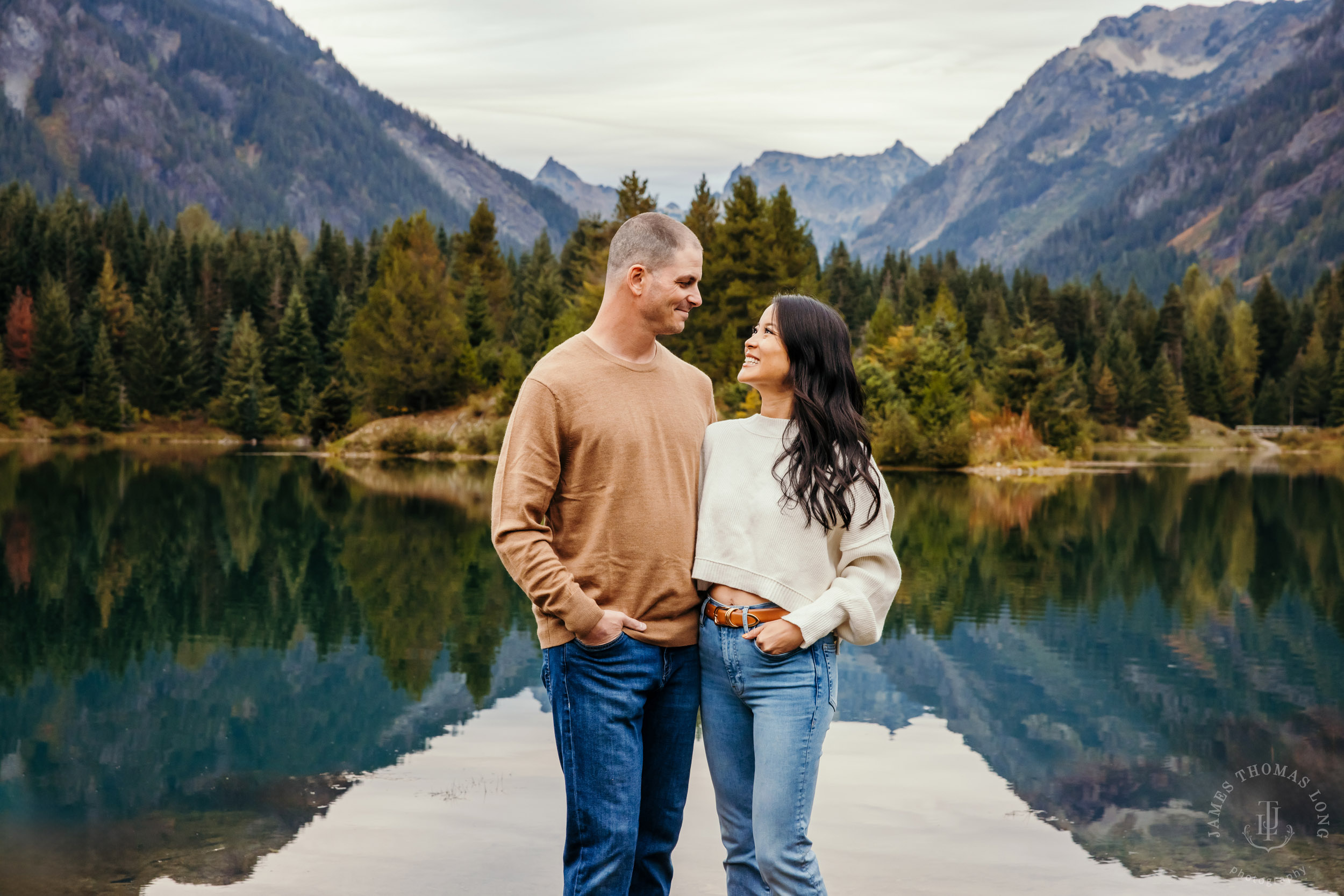 Snoqualmie Pass family session by Snoqualmie family photographer James Thomas Long Photography