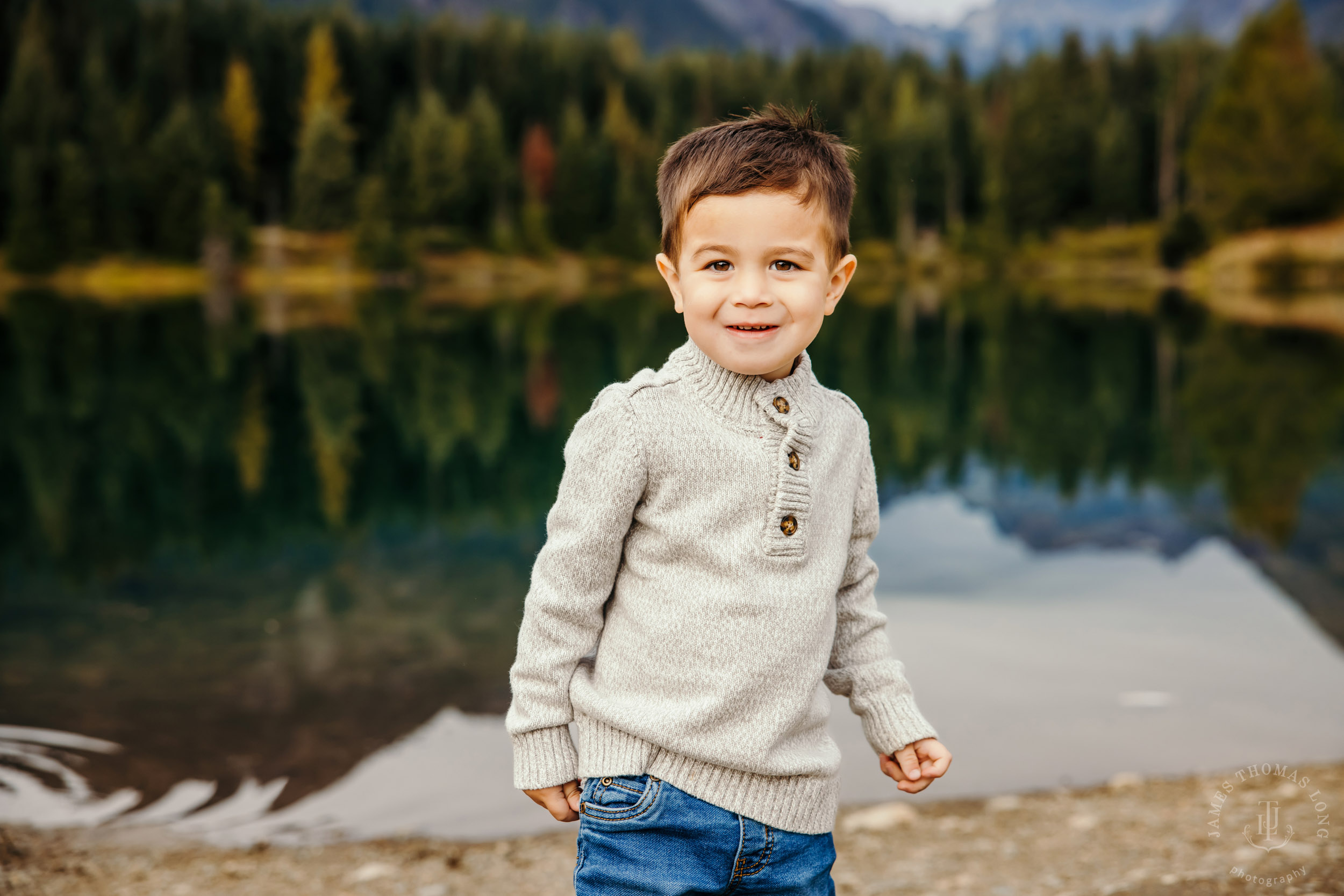 Snoqualmie Pass family session by Snoqualmie family photographer James Thomas Long Photography