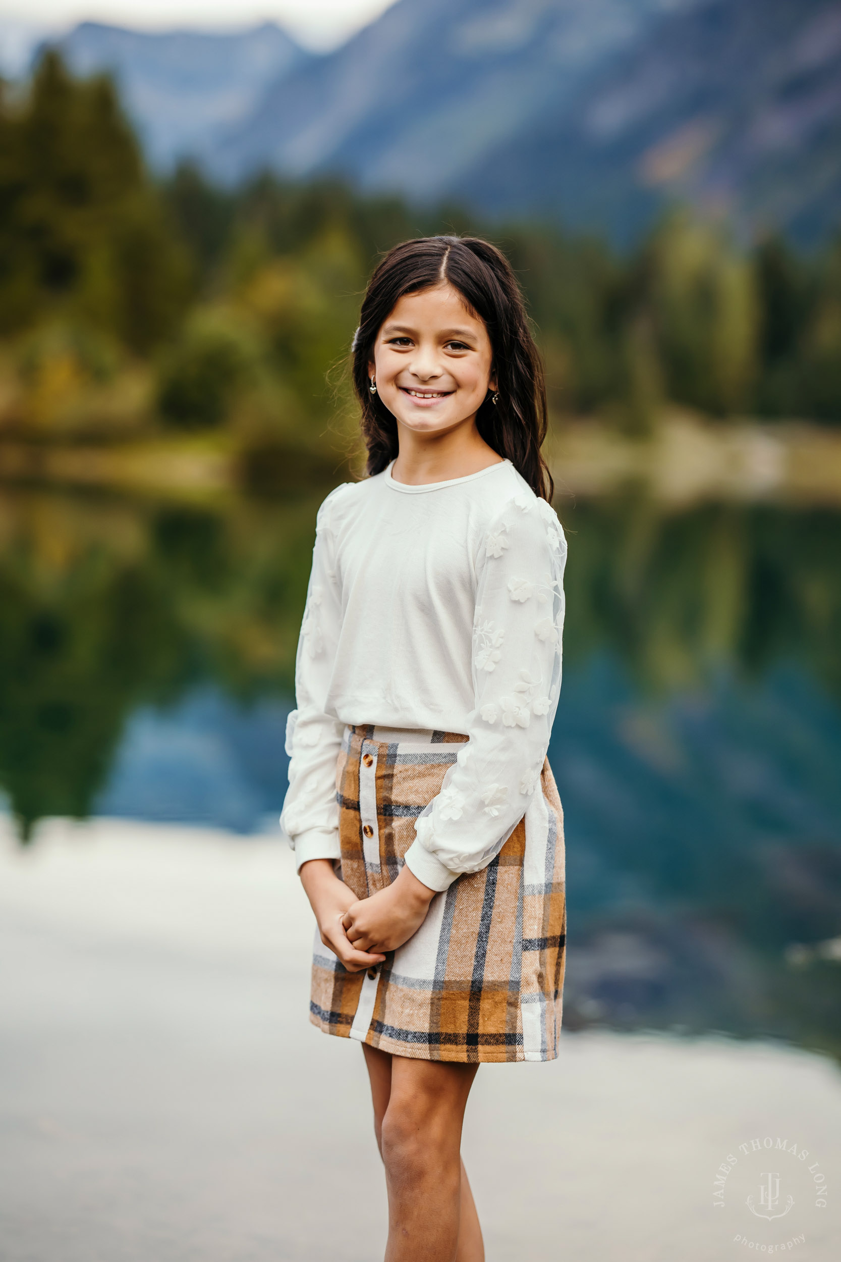 Snoqualmie Pass family session by Snoqualmie family photographer James Thomas Long Photography