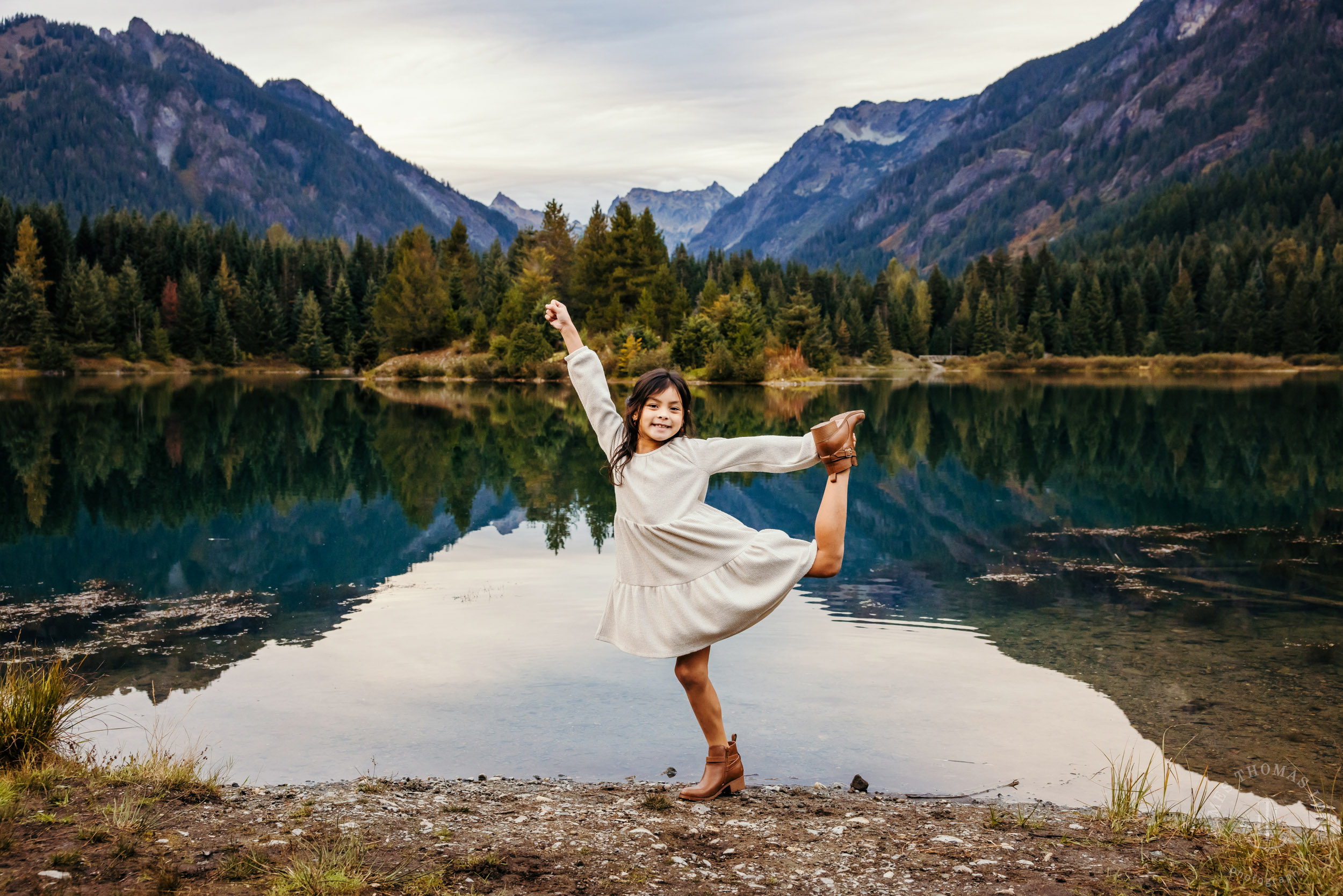 Snoqualmie Pass family session by Snoqualmie family photographer James Thomas Long Photography