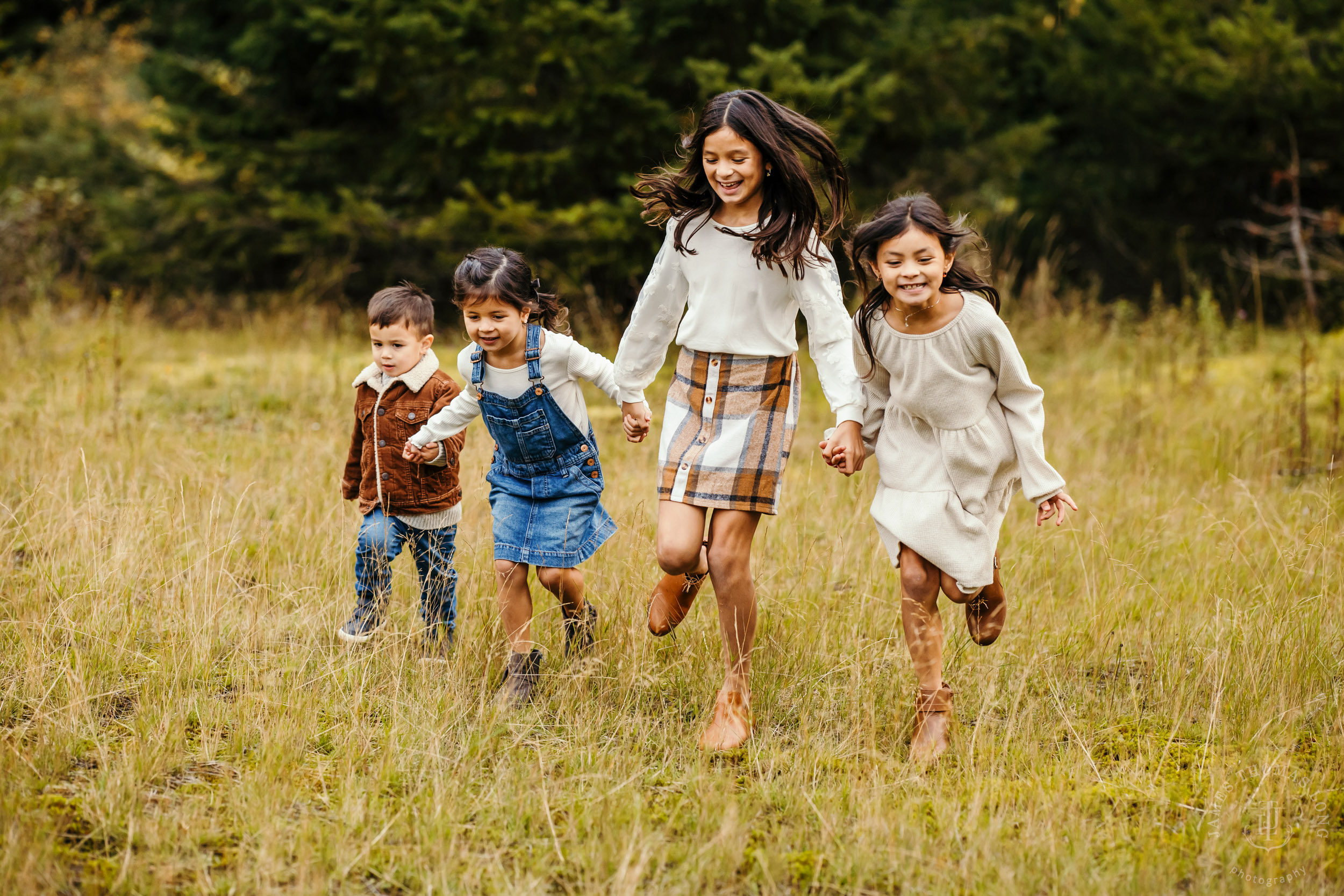 Snoqualmie Pass family session by Snoqualmie family photographer James Thomas Long Photography