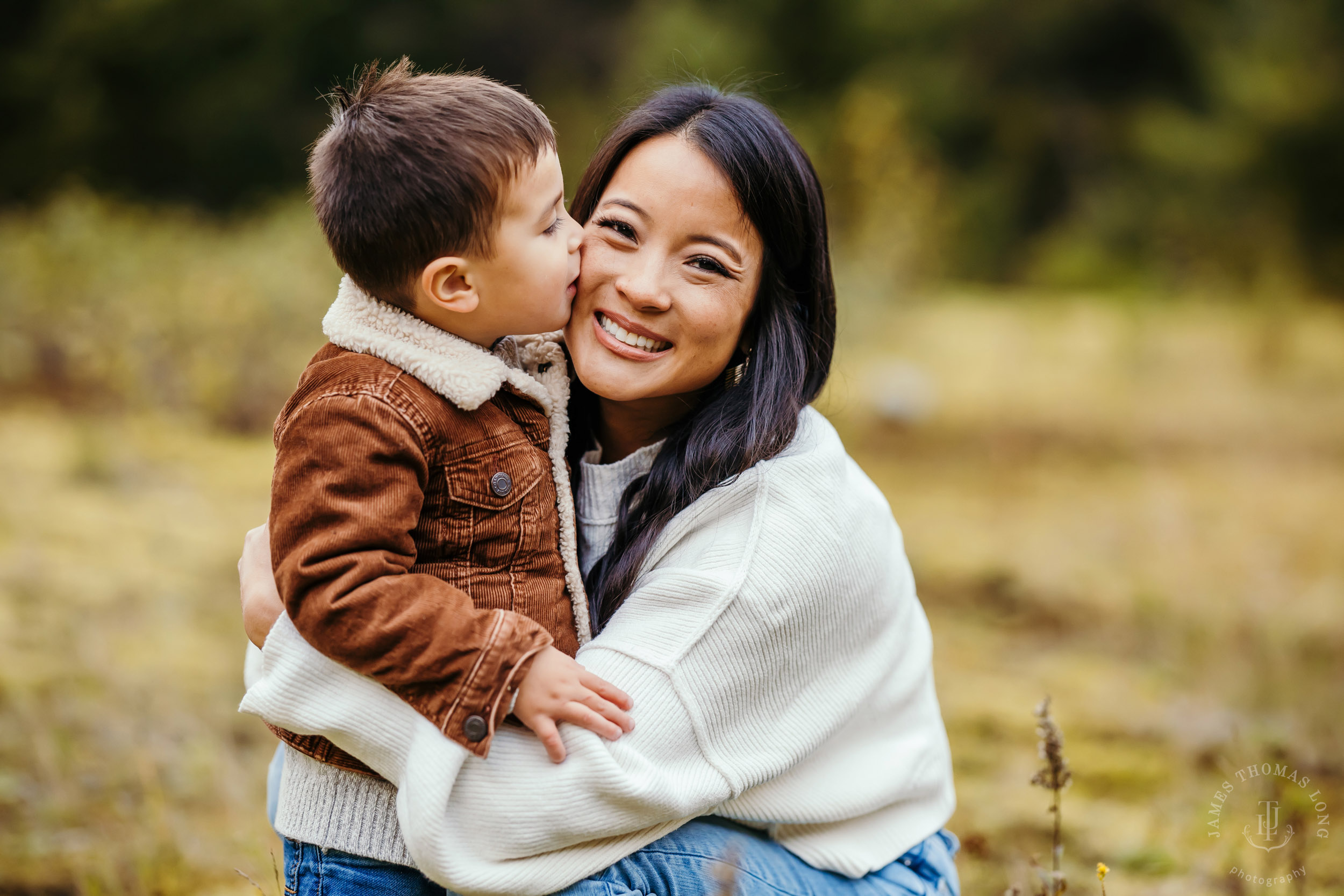 Snoqualmie Pass family session by Snoqualmie family photographer James Thomas Long Photography