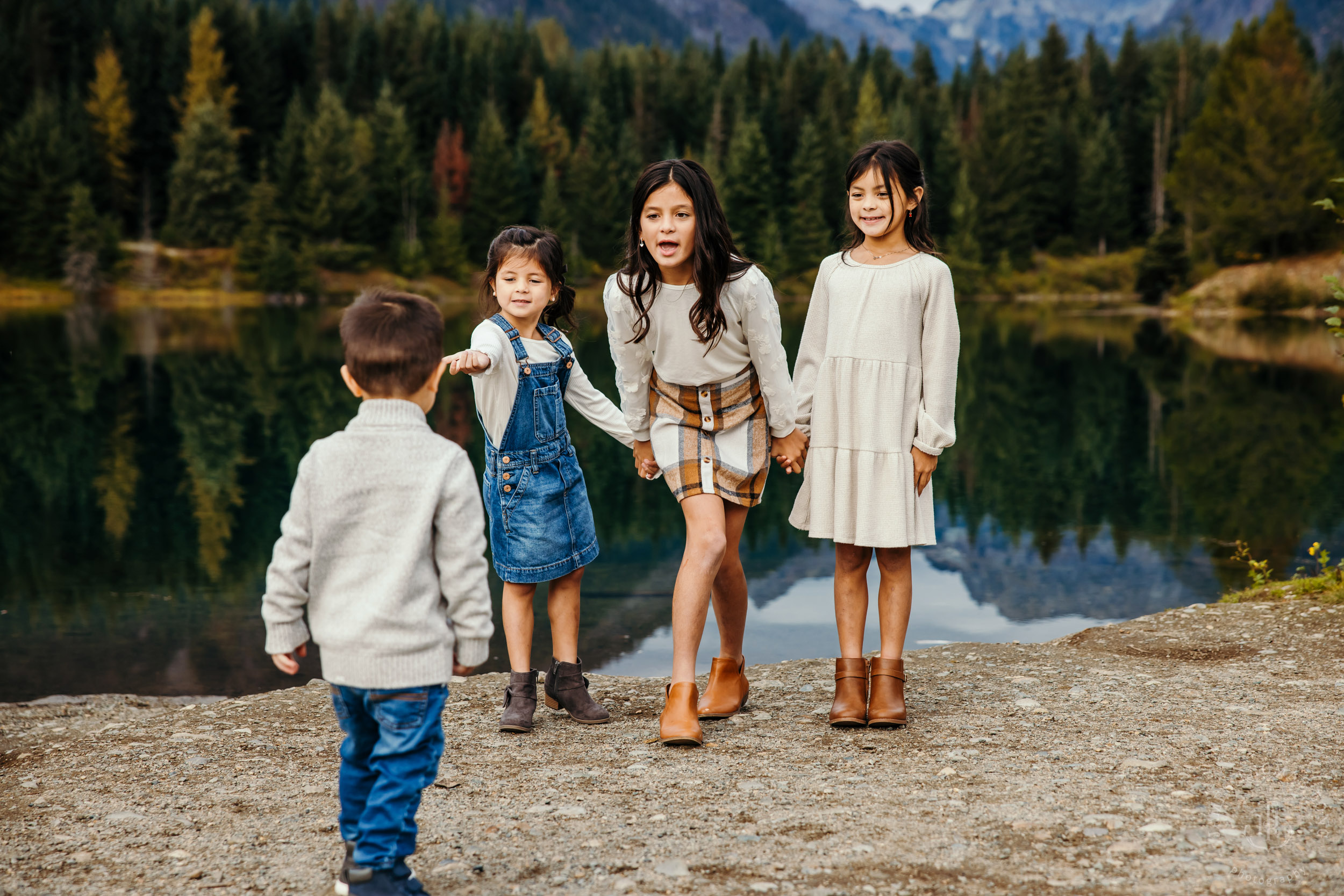 Snoqualmie Pass family session by Snoqualmie family photographer James Thomas Long Photography