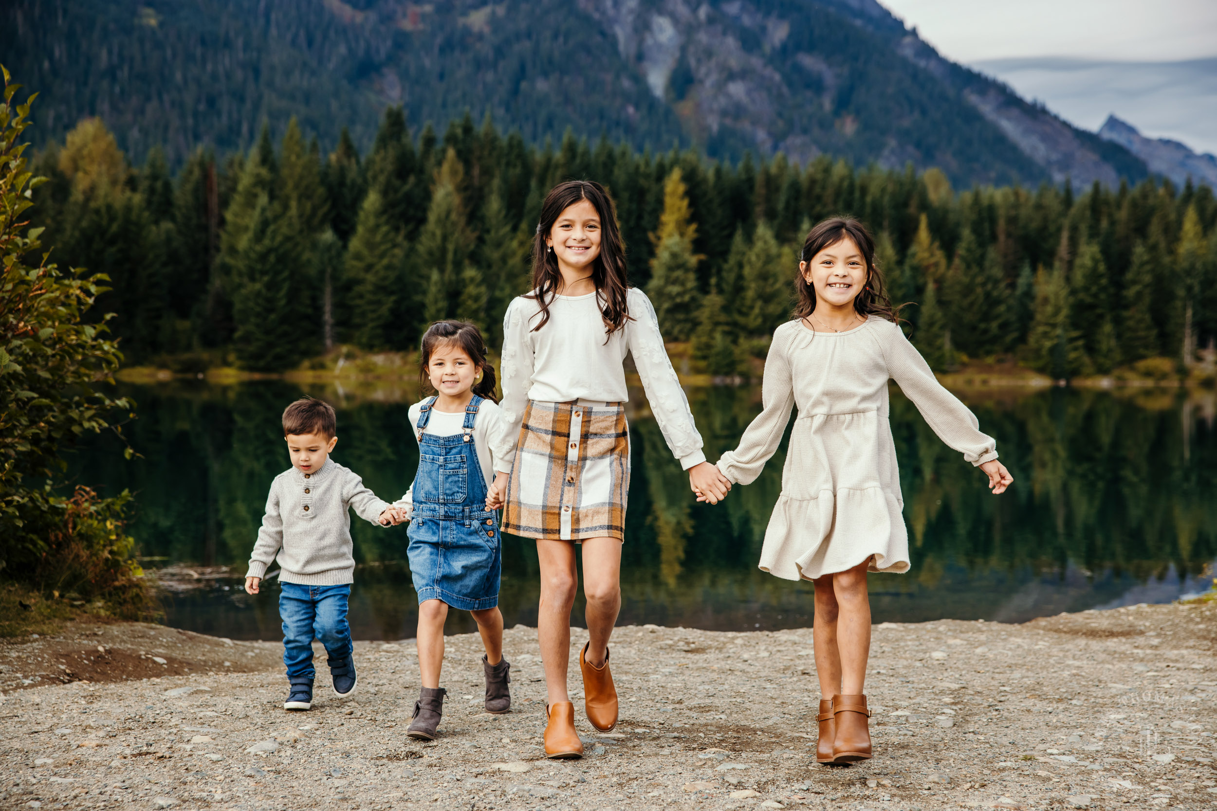 Snoqualmie Pass family session by Snoqualmie family photographer James Thomas Long Photography