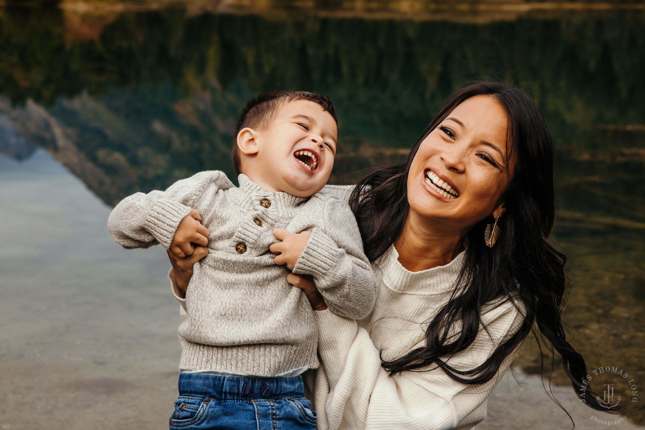 Snoqualmie Pass family session by Snoqualmie family photographer James Thomas Long Photography