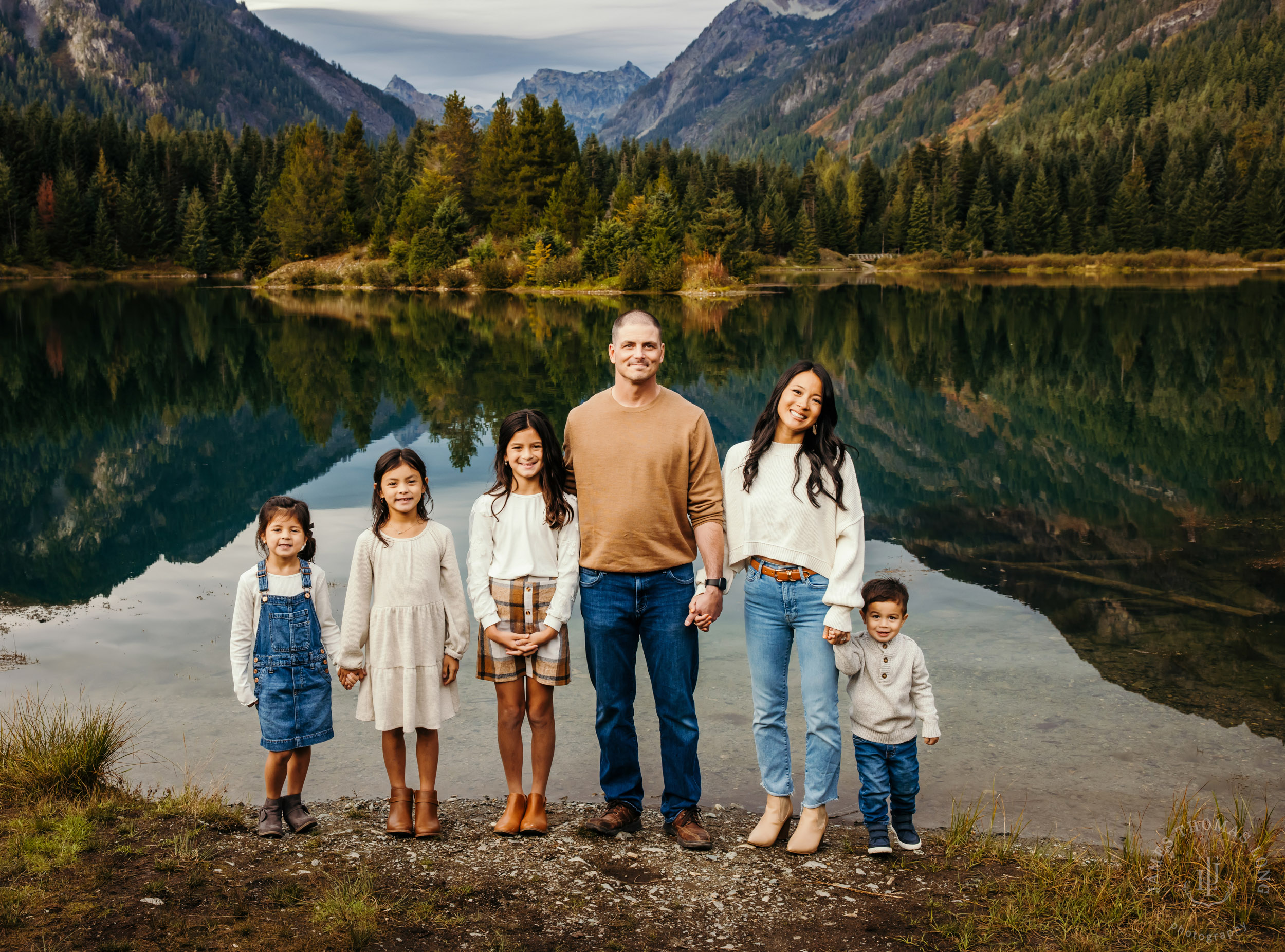 Snoqualmie Pass family session by Snoqualmie family photographer James Thomas Long Photography