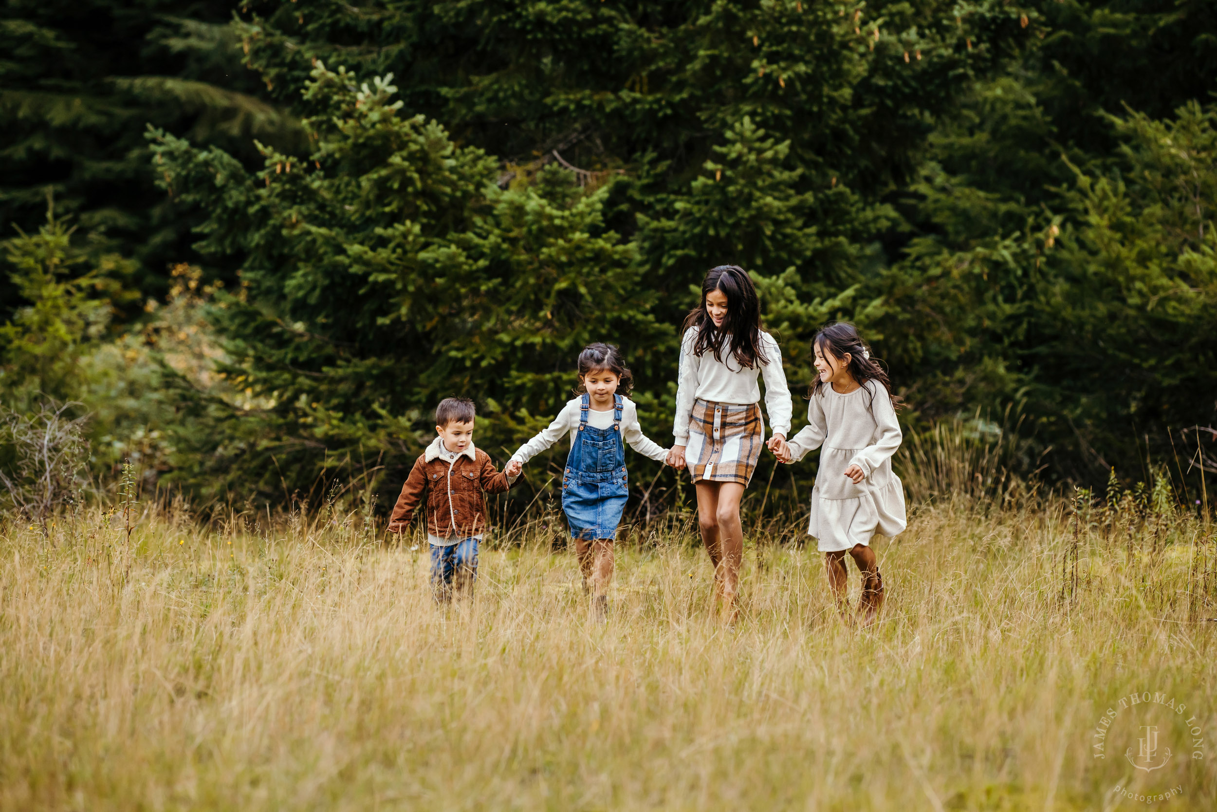 Snoqualmie Pass family session by Snoqualmie family photographer James Thomas Long Photography