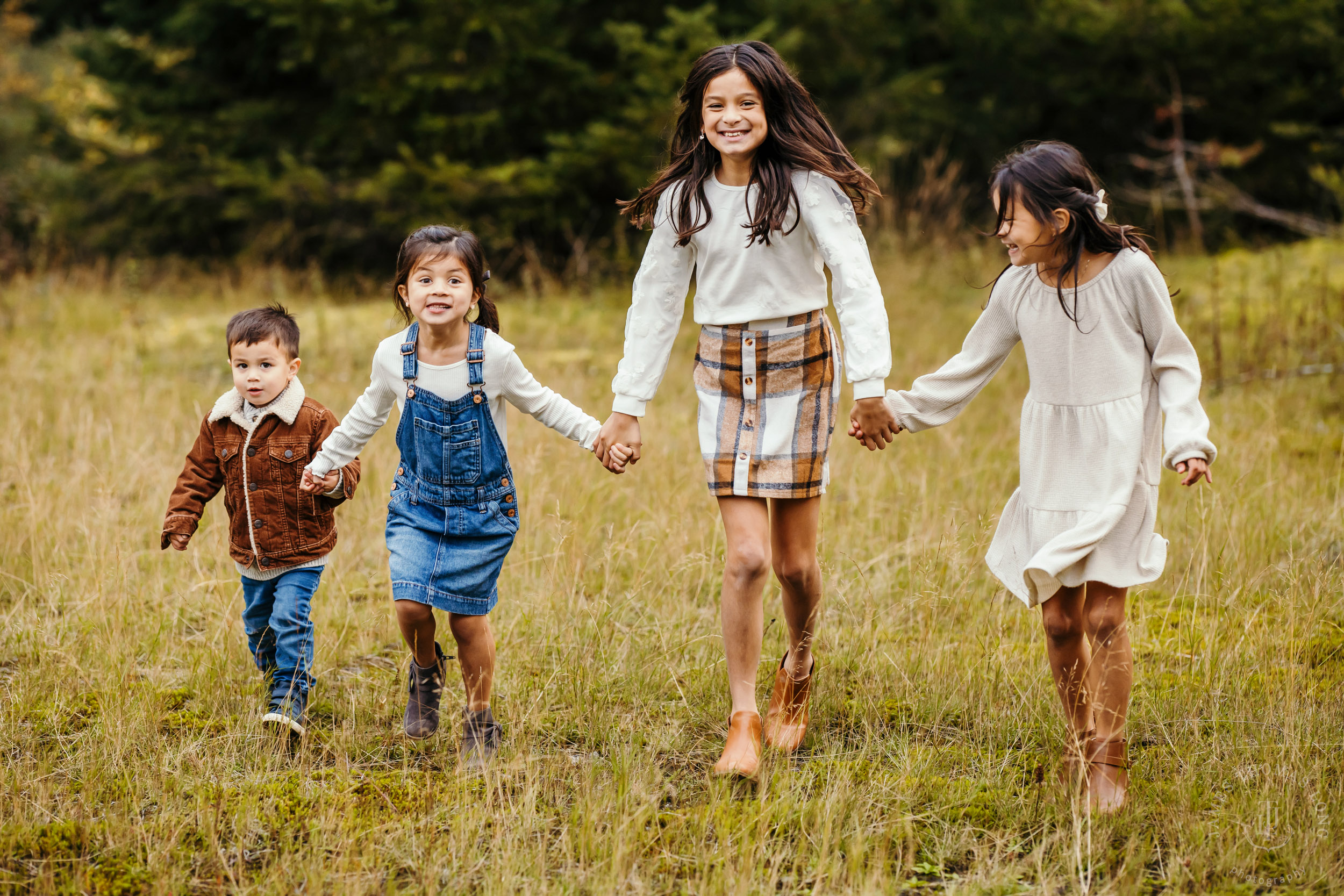 Snoqualmie Pass family session by Snoqualmie family photographer James Thomas Long Photography