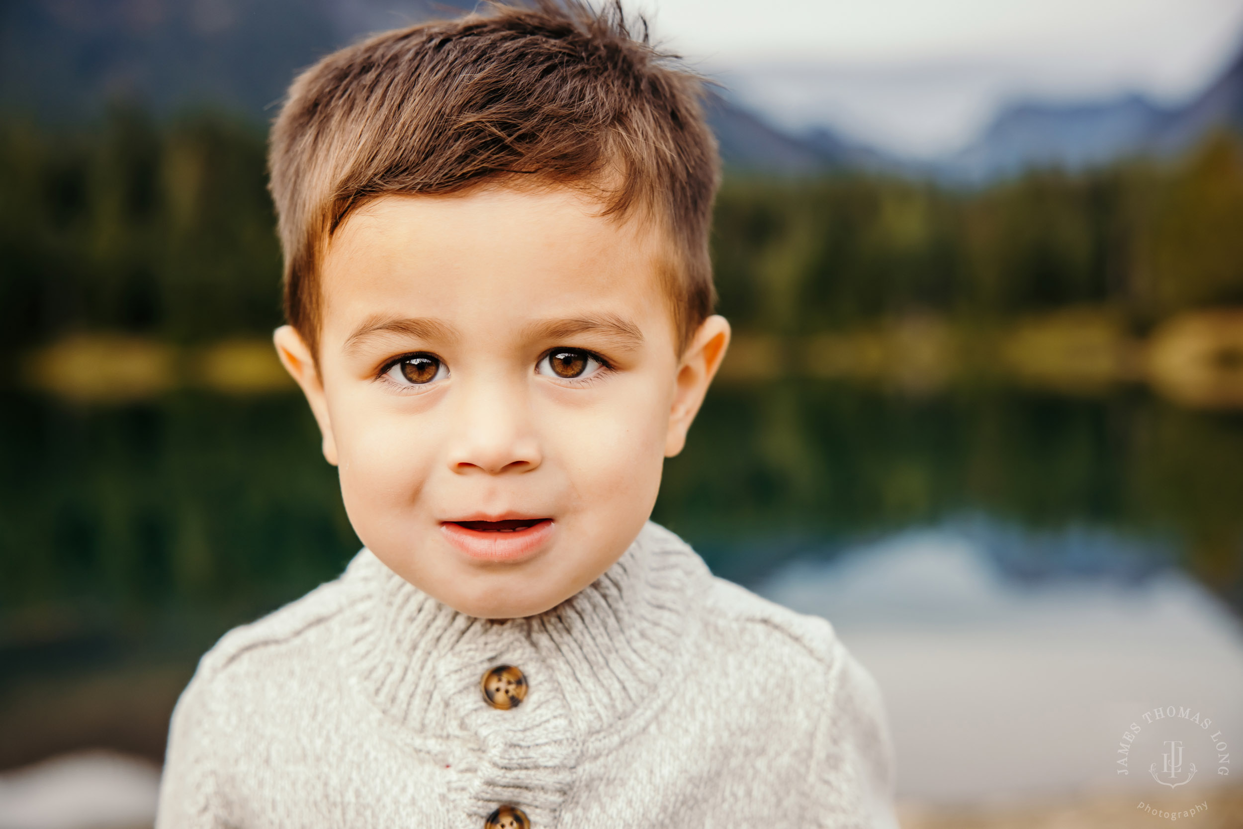 Snoqualmie Pass family session by Snoqualmie family photographer James Thomas Long Photography