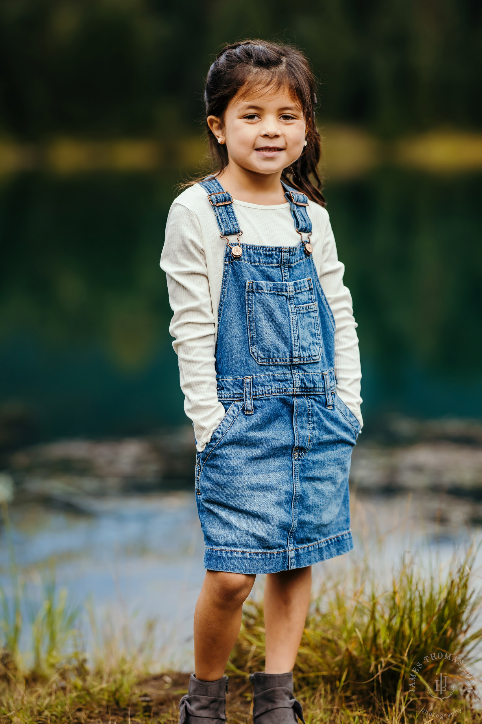 Snoqualmie Pass family session by Snoqualmie family photographer James Thomas Long Photography