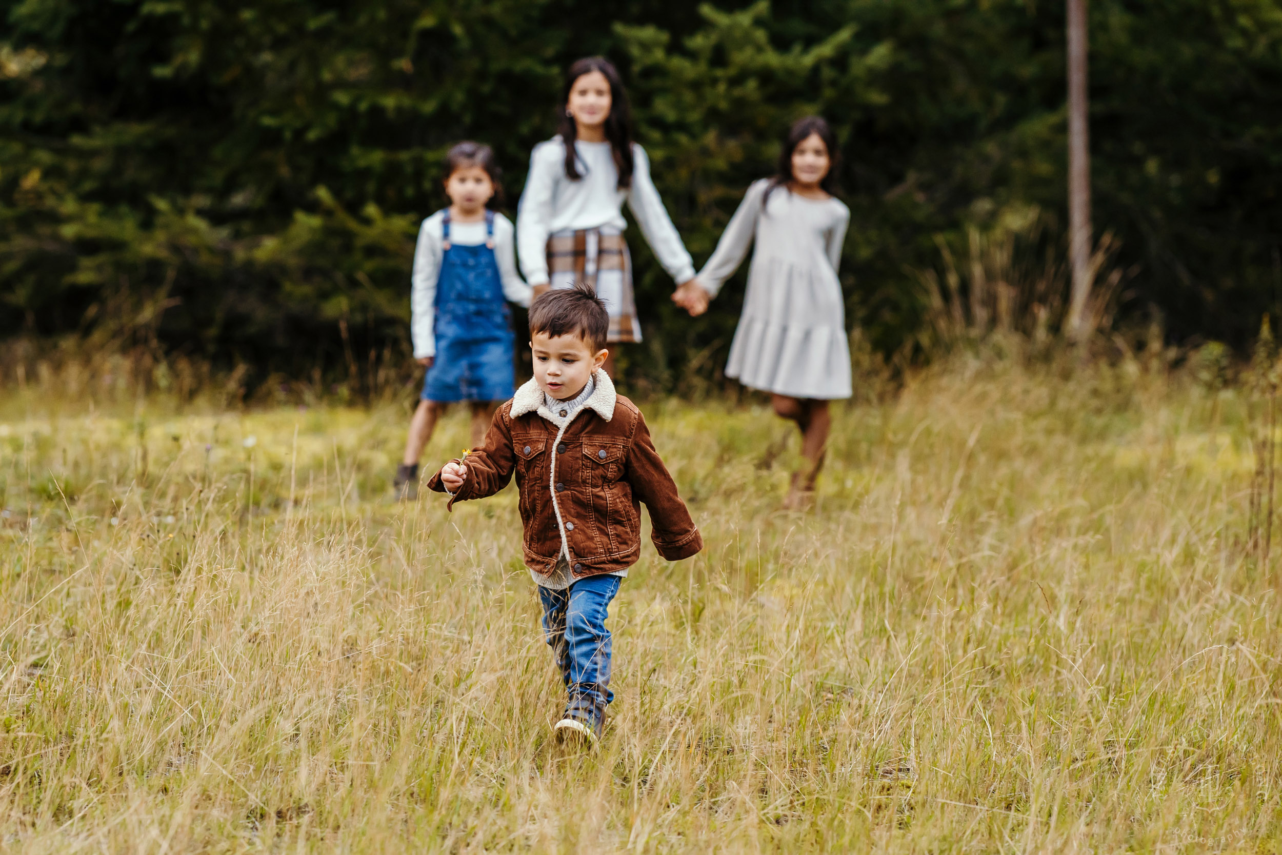 Snoqualmie Pass family session by Snoqualmie family photographer James Thomas Long Photography