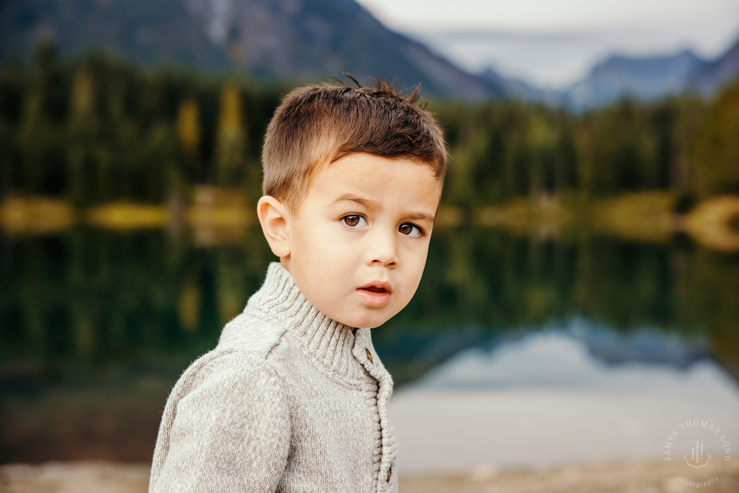 Snoqualmie Pass family session by Snoqualmie family photographer James Thomas Long Photography