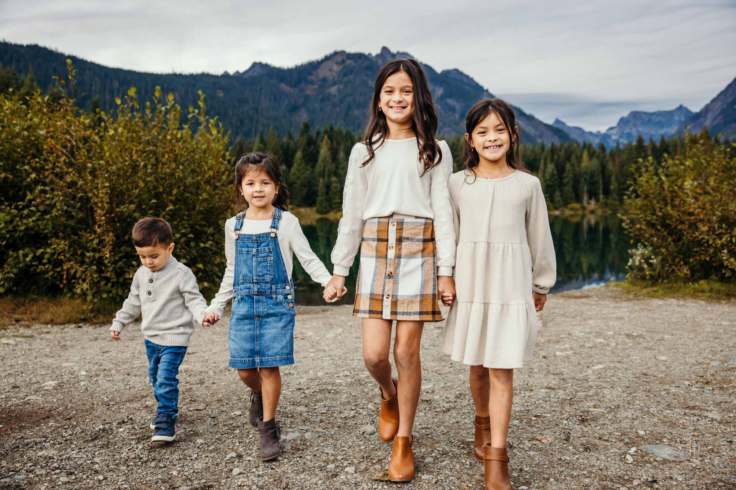 Snoqualmie Pass family session by Snoqualmie family photographer James Thomas Long Photography