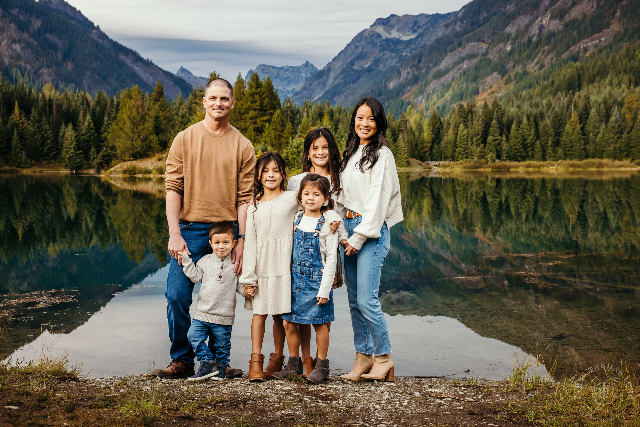 Snoqualmie Pass family session by Snoqualmie family photographer James Thomas Long Photography