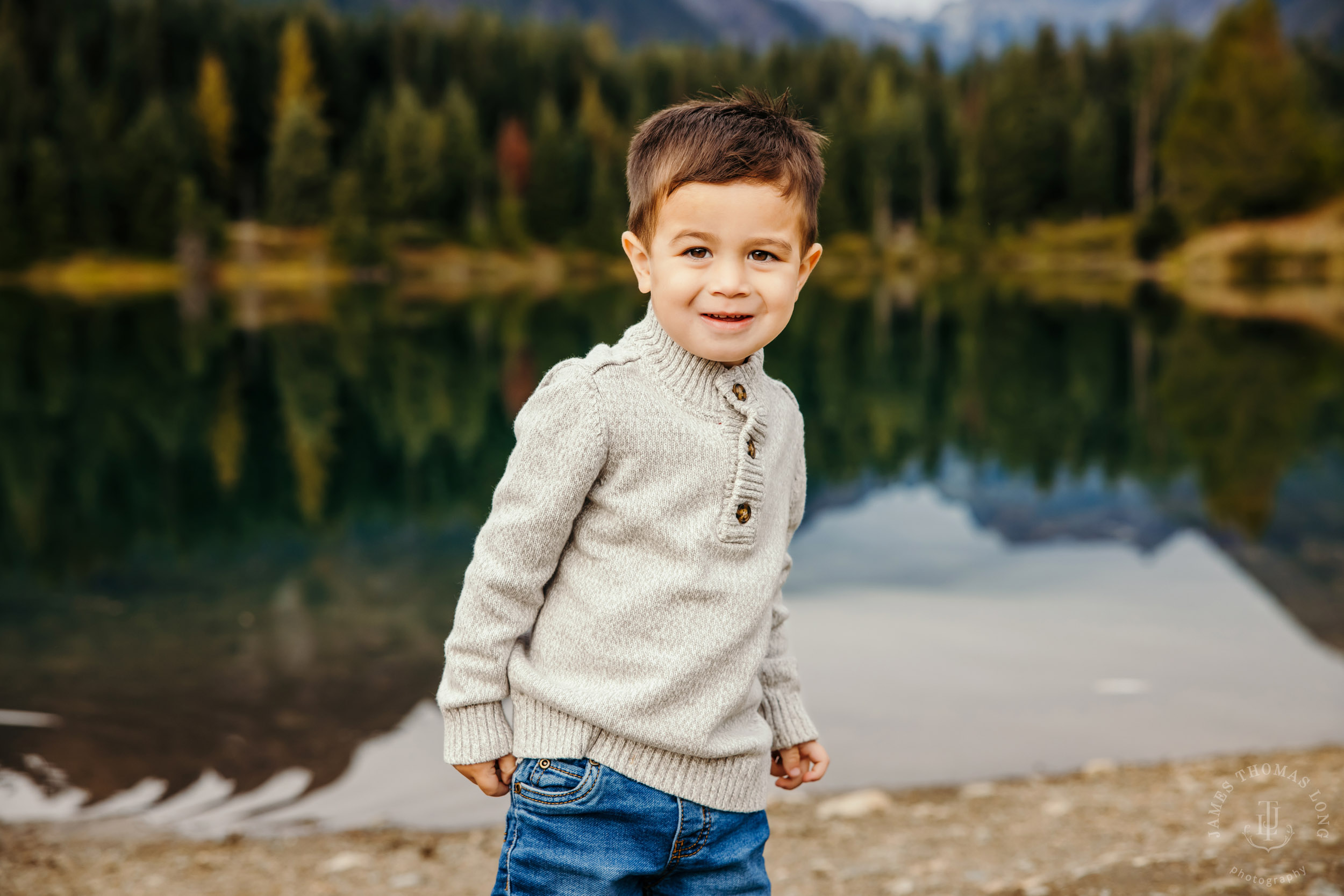 Snoqualmie Pass family session by Snoqualmie family photographer James Thomas Long Photography