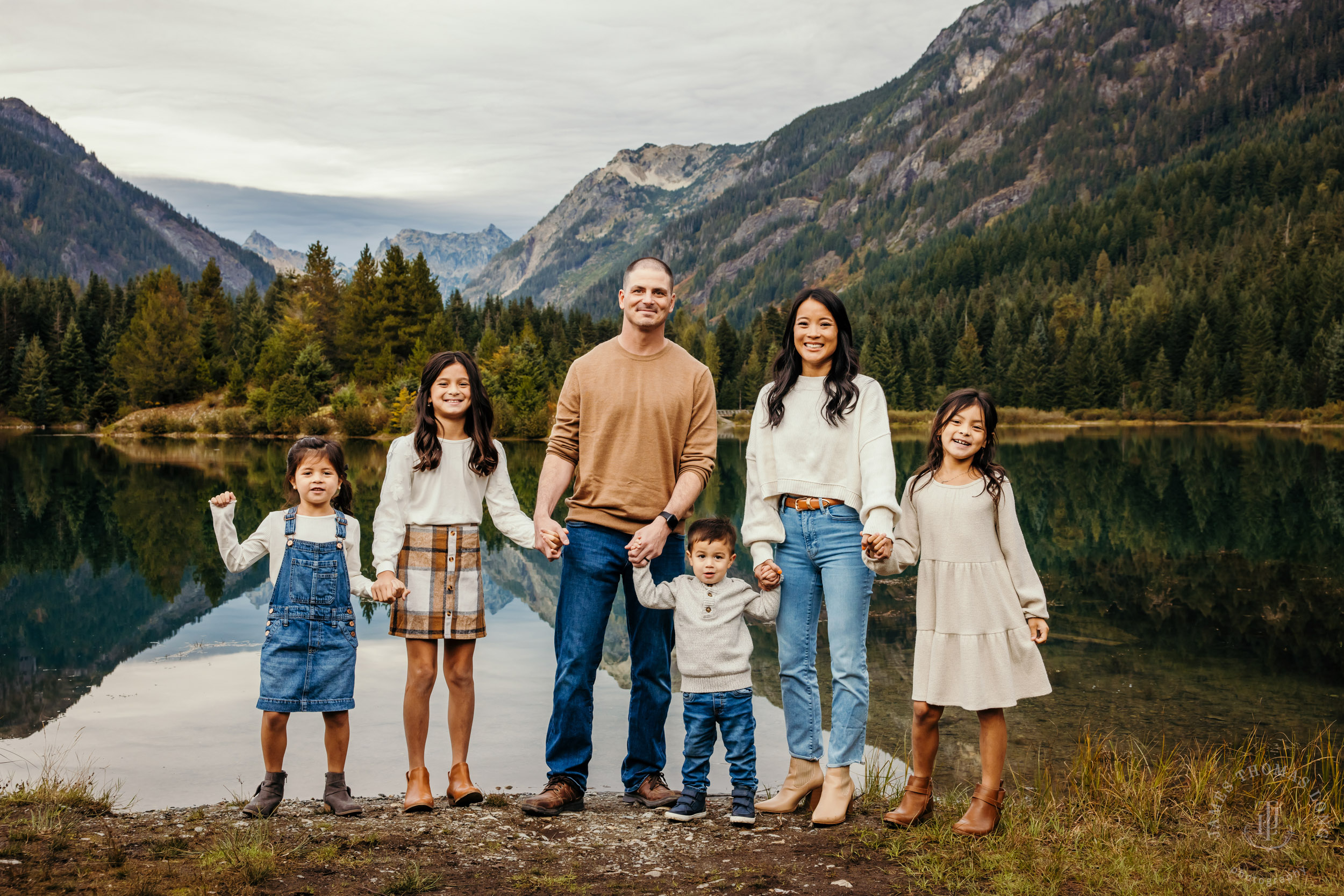 Snoqualmie Pass family session by Snoqualmie family photographer James Thomas Long Photography