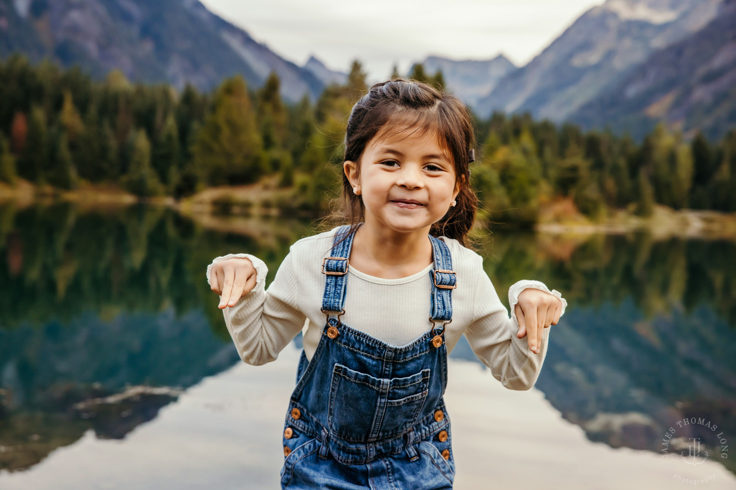 Snoqualmie Pass family session by Snoqualmie family photographer James Thomas Long Photography