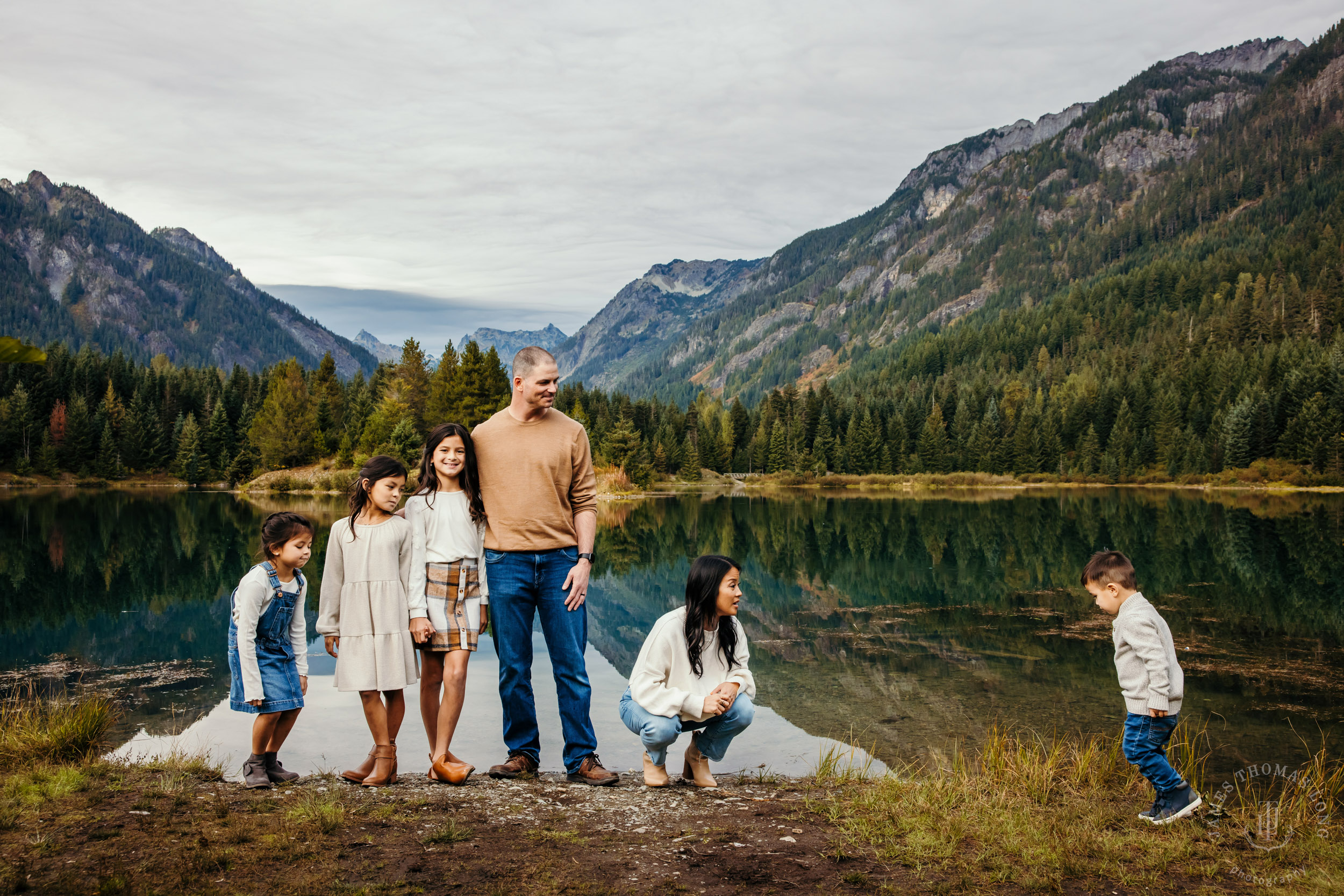 Snoqualmie Pass family session by Snoqualmie family photographer James Thomas Long Photography