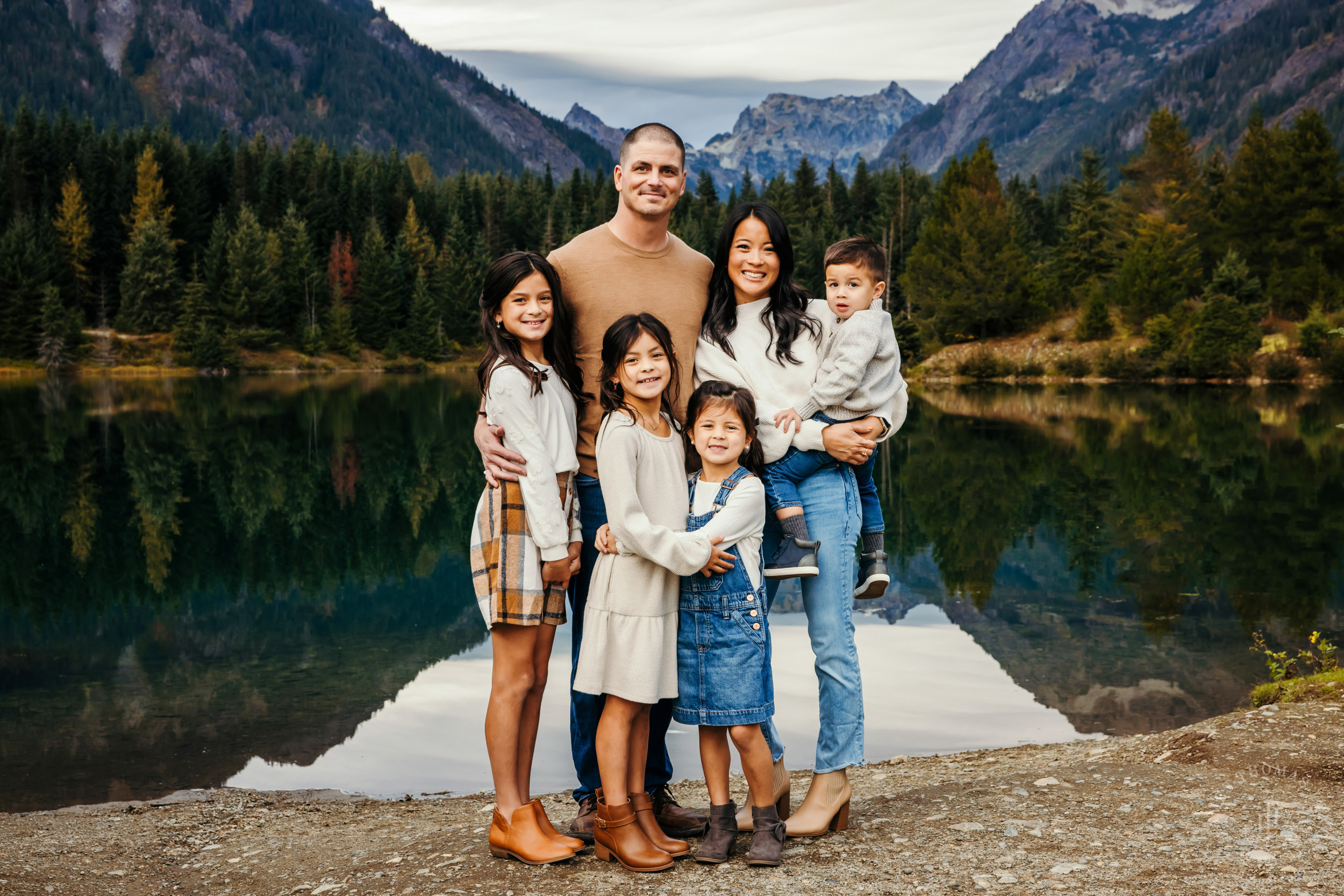 Snoqualmie Pass family session by Snoqualmie family photographer James Thomas Long Photography