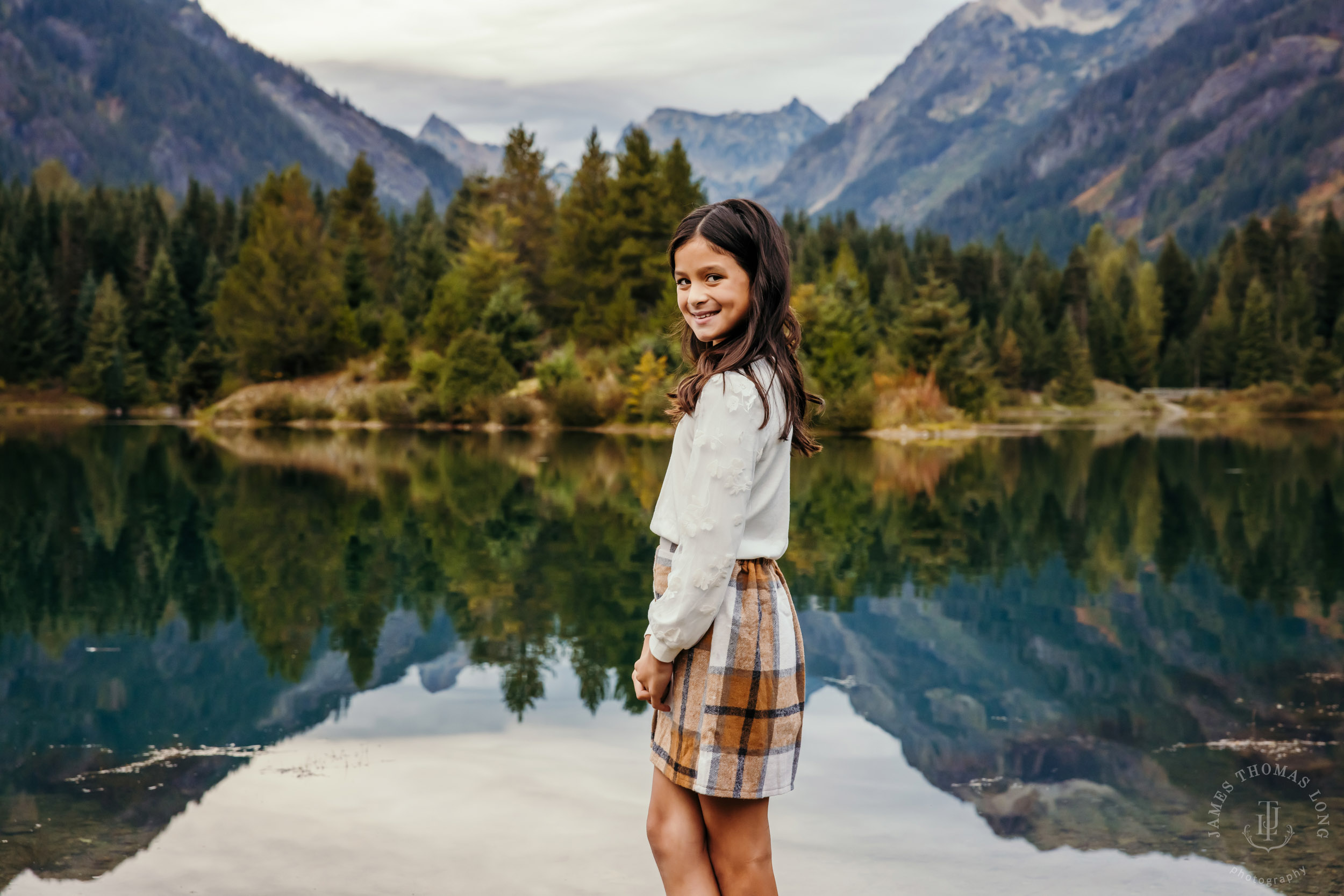 Snoqualmie Pass family session by Snoqualmie family photographer James Thomas Long Photography