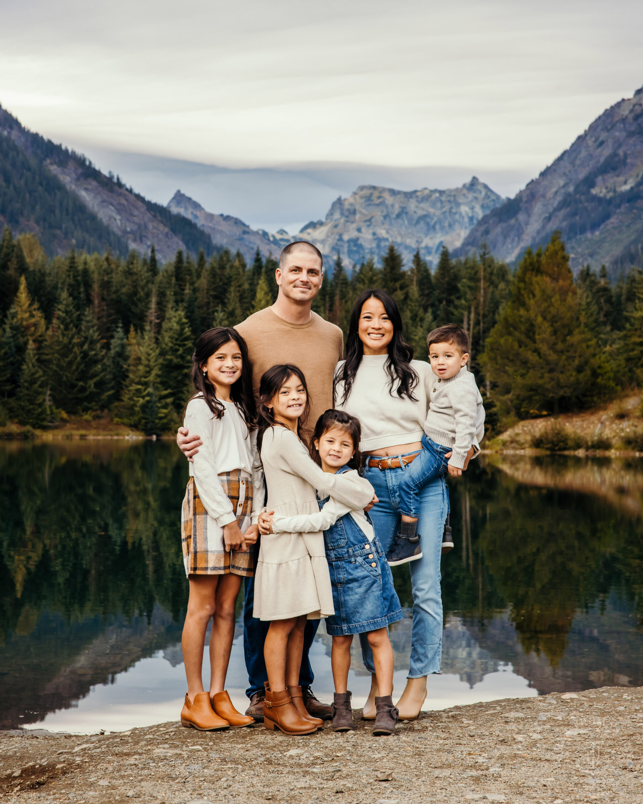 Snoqualmie Pass family session by Snoqualmie family photographer James Thomas Long Photography