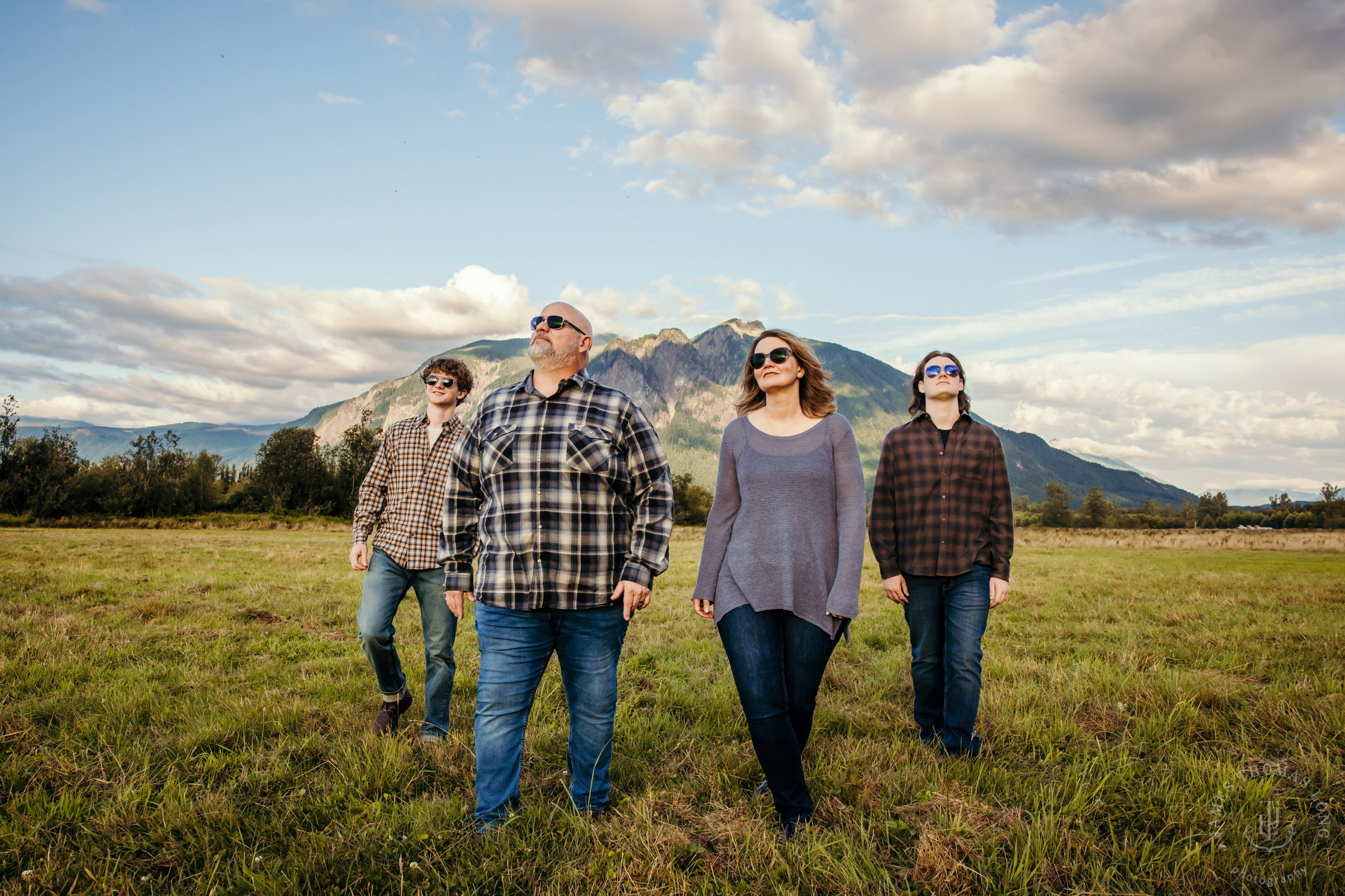 Snoqualmie WA family photography session by Snoqualmie family photographer James Thomas Long Photography