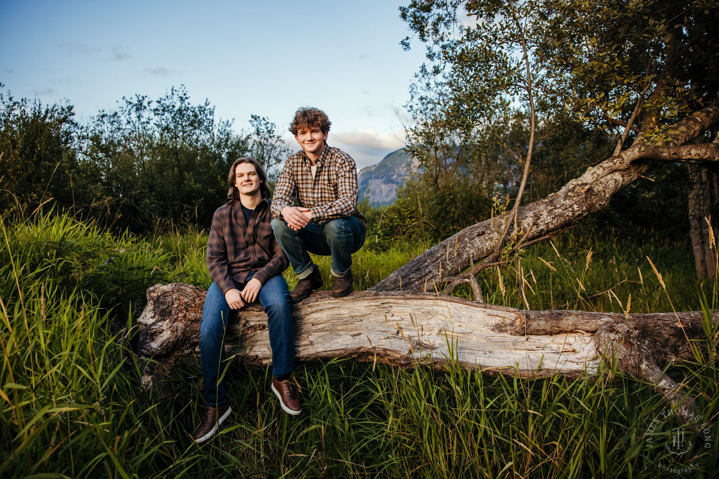 Snoqualmie WA family photography session by Snoqualmie family photographer James Thomas Long Photography