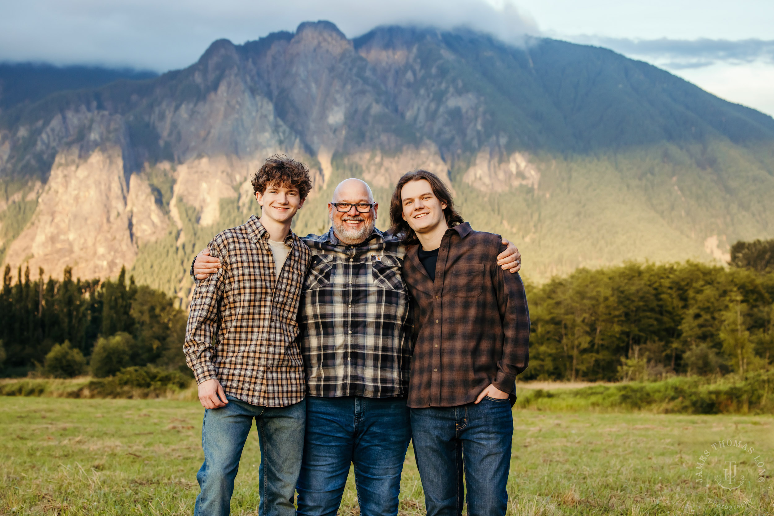 Snoqualmie WA family photography session by Snoqualmie family photographer James Thomas Long Photography