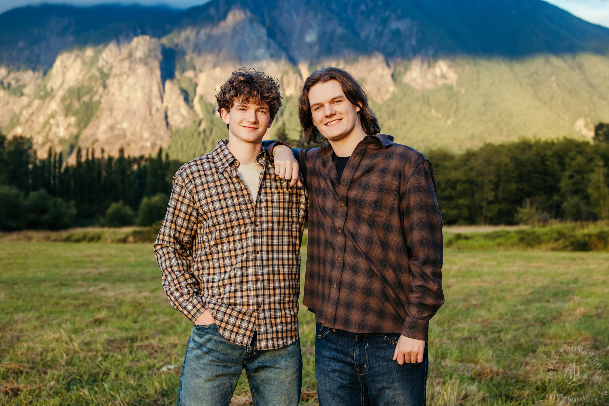 Snoqualmie WA family photography session by Snoqualmie family photographer James Thomas Long Photography