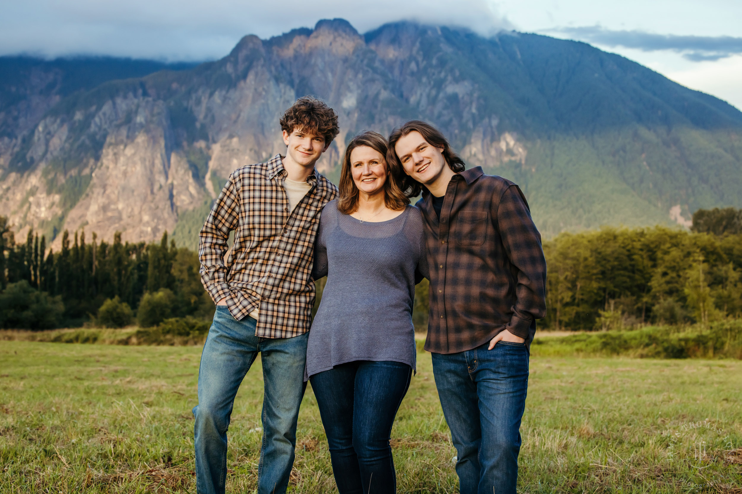 Snoqualmie WA family photography session by Snoqualmie family photographer James Thomas Long Photography