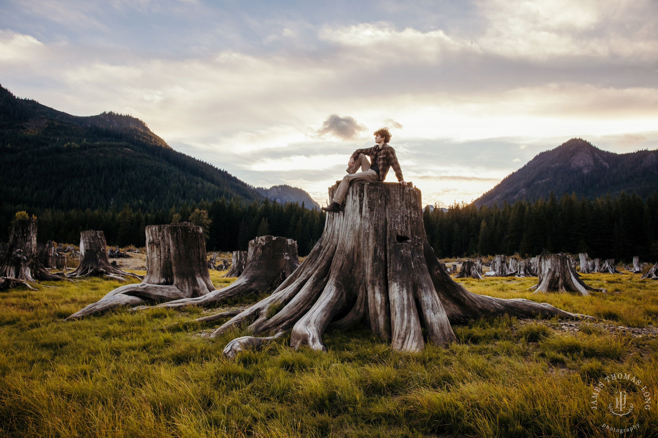 Snoqualmie Pass adventure senior photography session by Snoqualmie senior portrait photographer James Thomas Long Photography