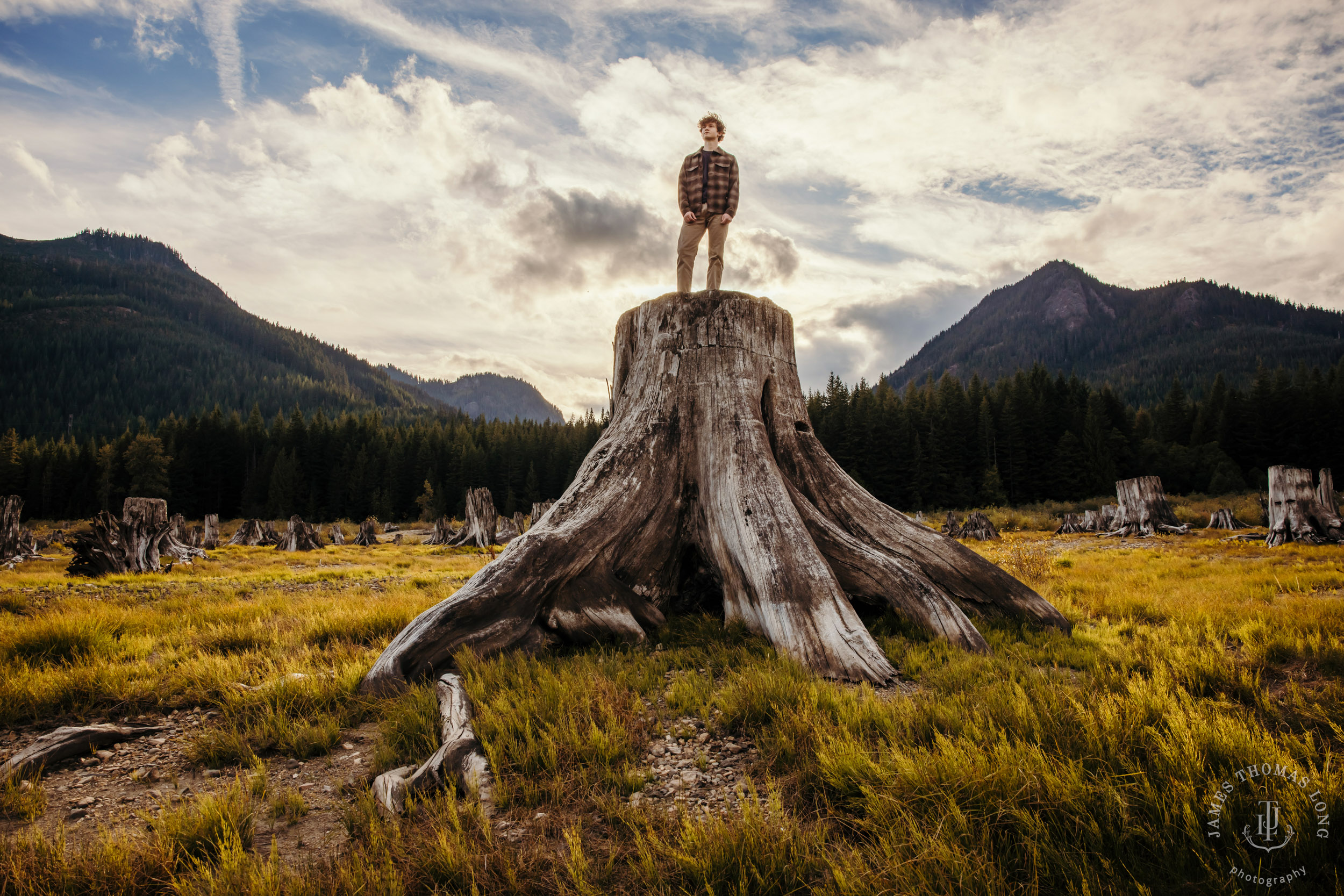 Snoqualmie Pass adventure senior photography session by Snoqualmie senior portrait photographer James Thomas Long Photography