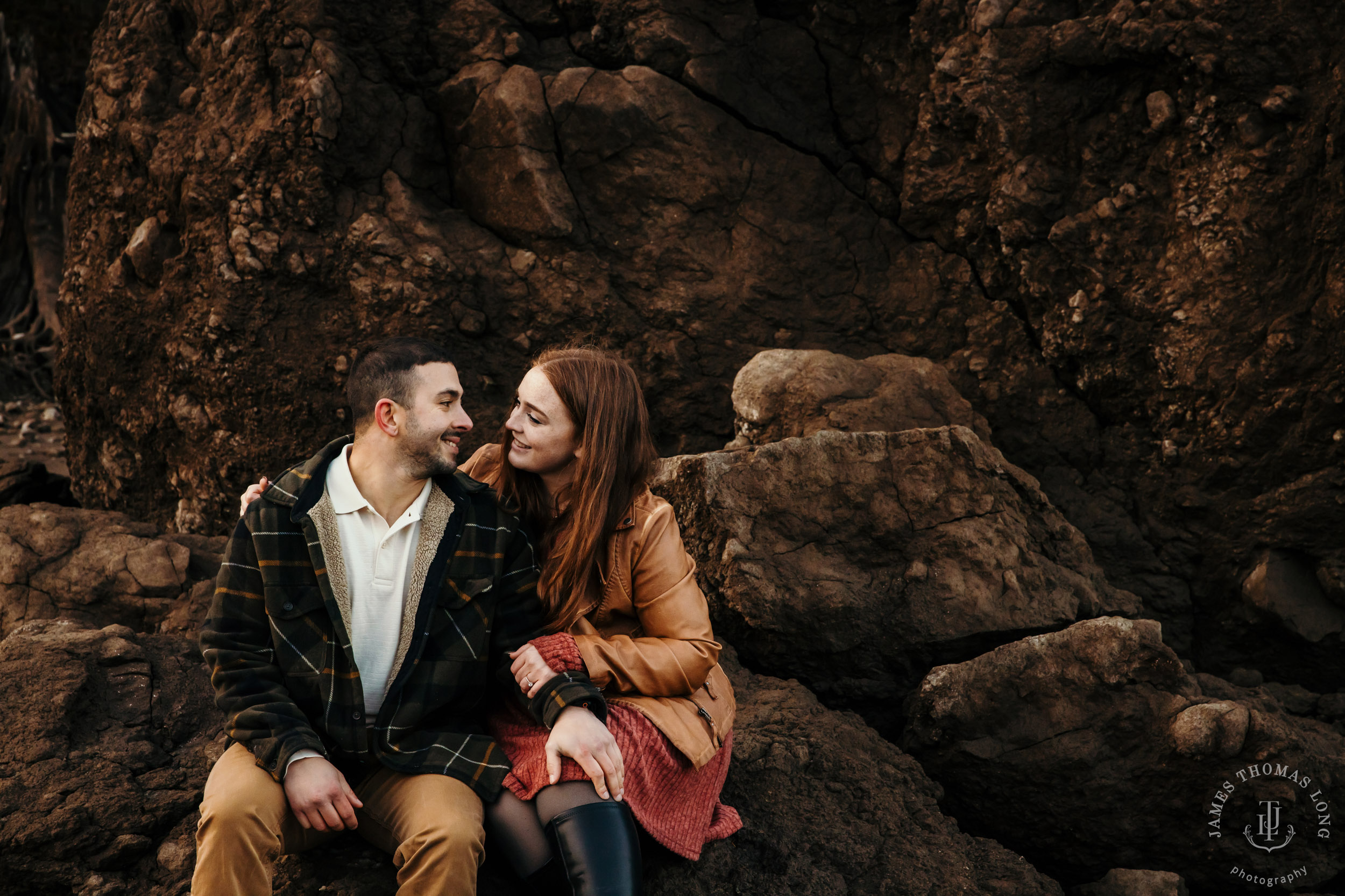 Snoqualmie adventure family and engagement session by Snoqualmie adventure family photographer James Thomas Long Photography