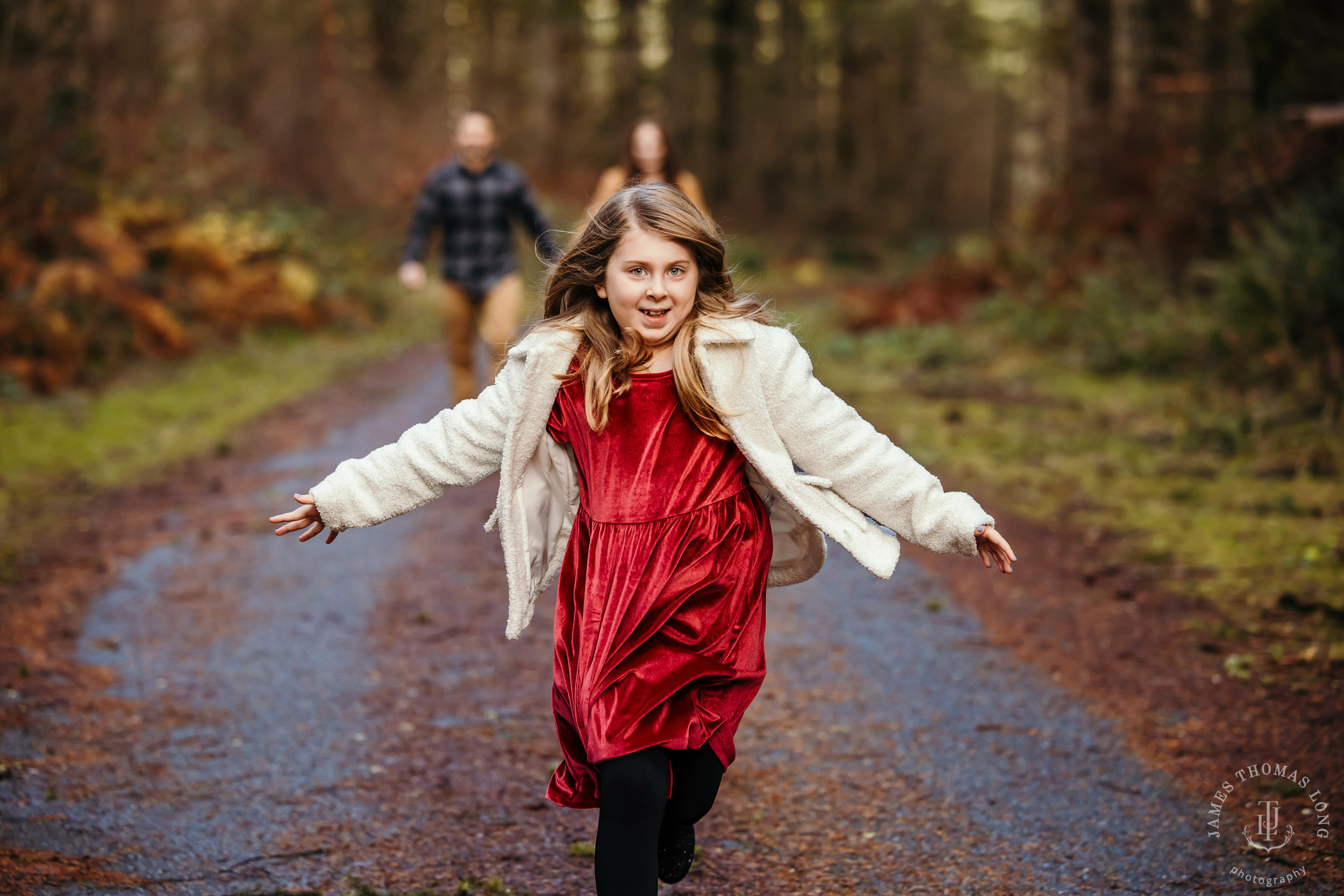 Snoqualmie adventure family and engagement session by Snoqualmie adventure family photographer James Thomas Long Photography