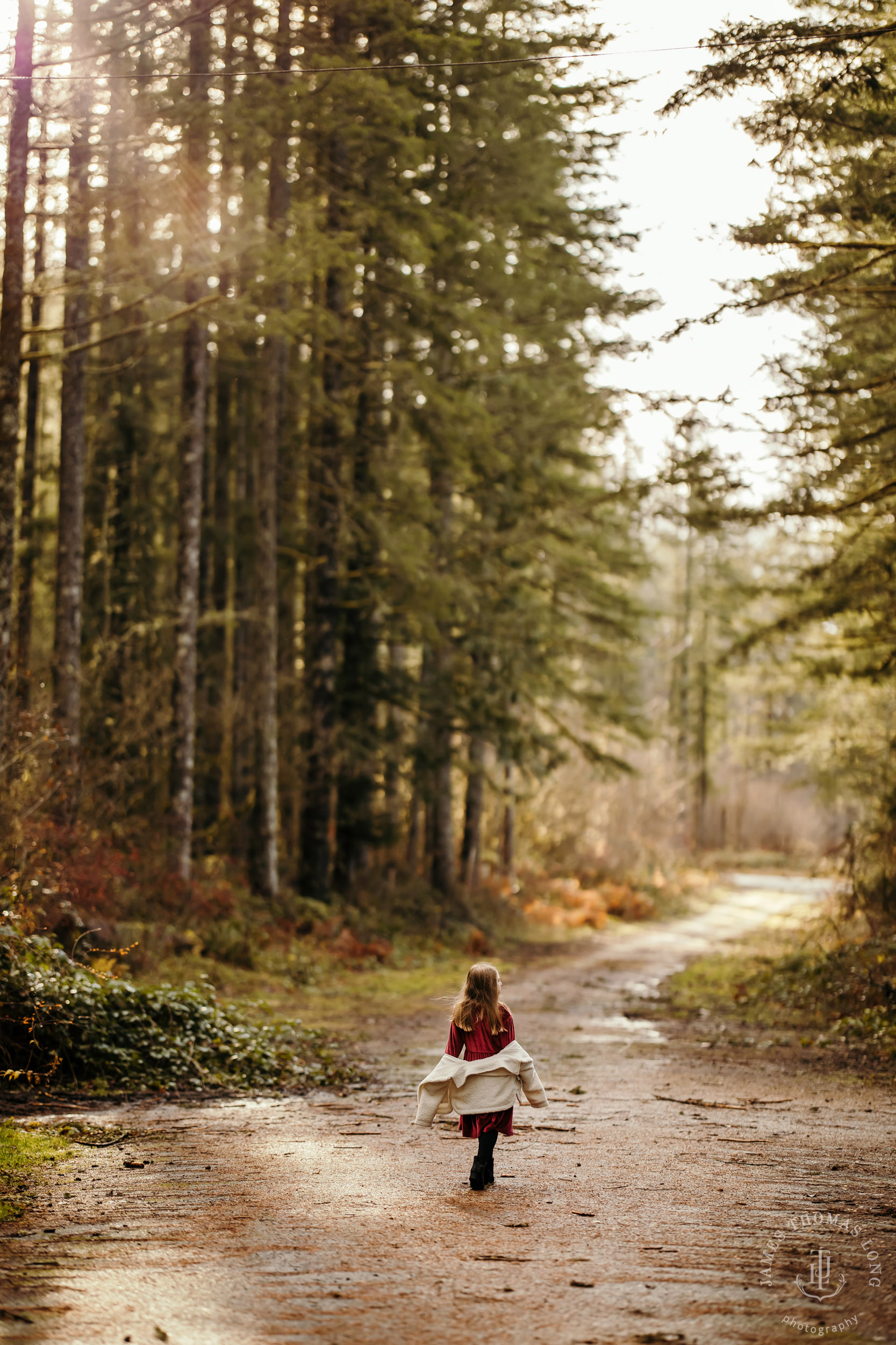 Snoqualmie adventure family and engagement session by Snoqualmie adventure family photographer James Thomas Long Photography