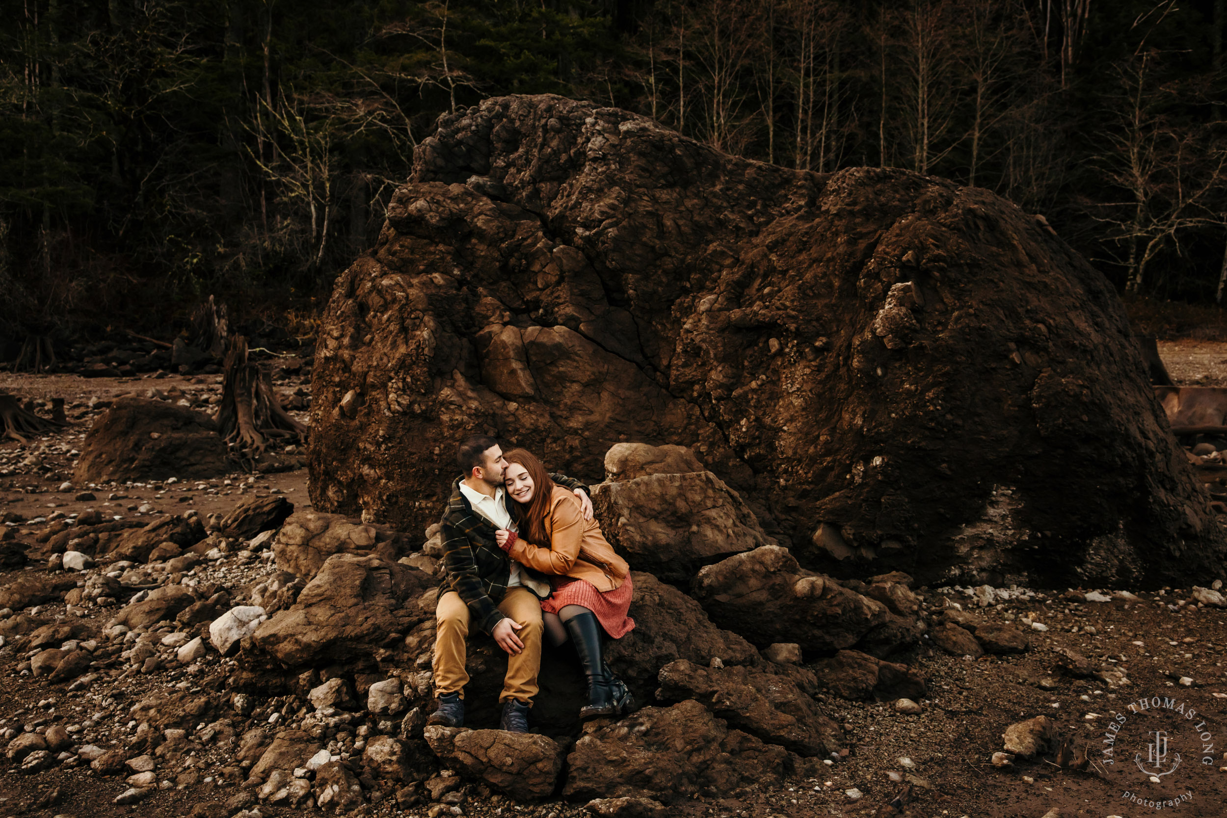 Snoqualmie adventure family and engagement session by Snoqualmie adventure family photographer James Thomas Long Photography